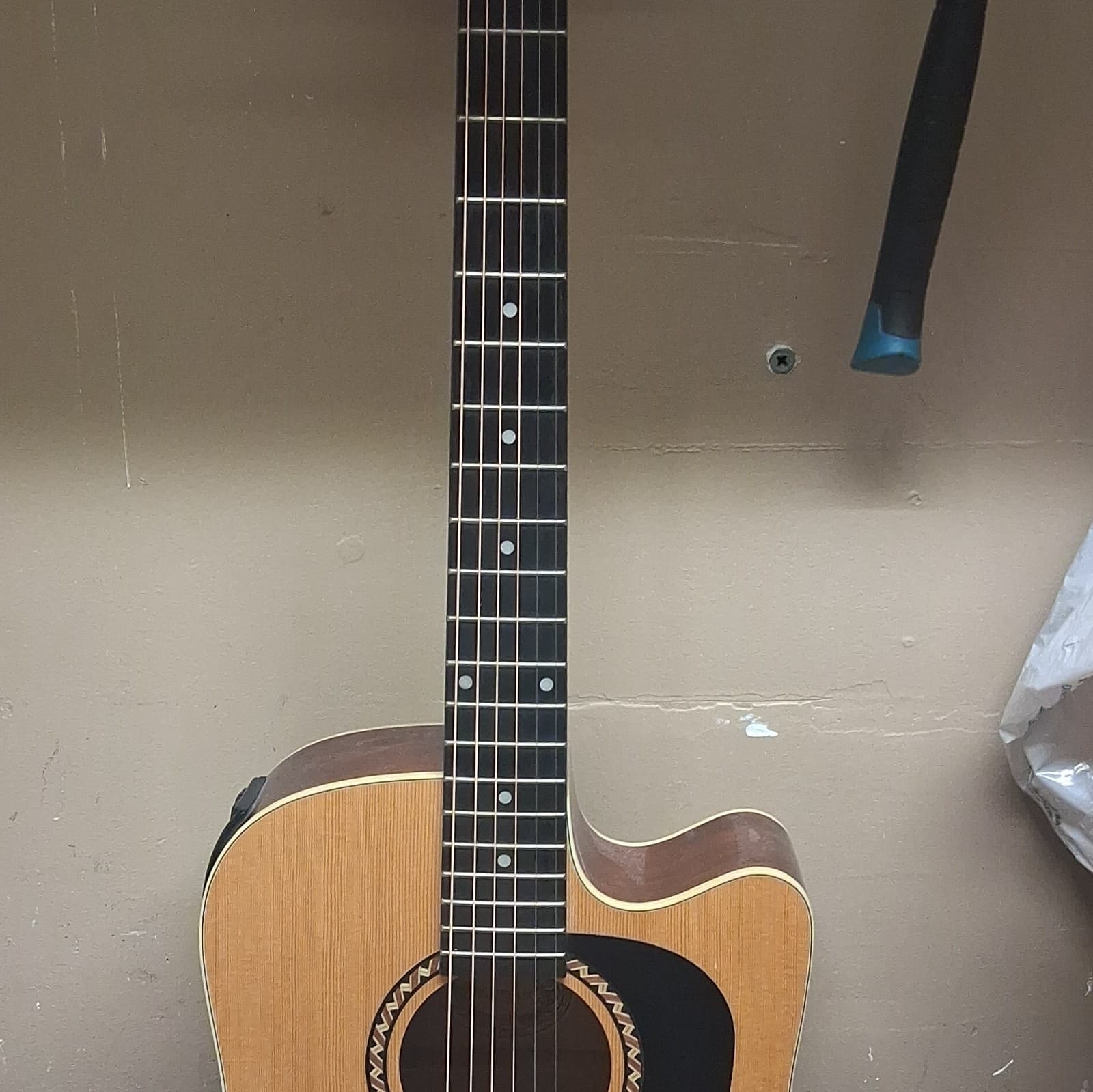 Washburn G40CE Grand Auditorium Cutaway Acoustic Guitar Spruce Top Natural