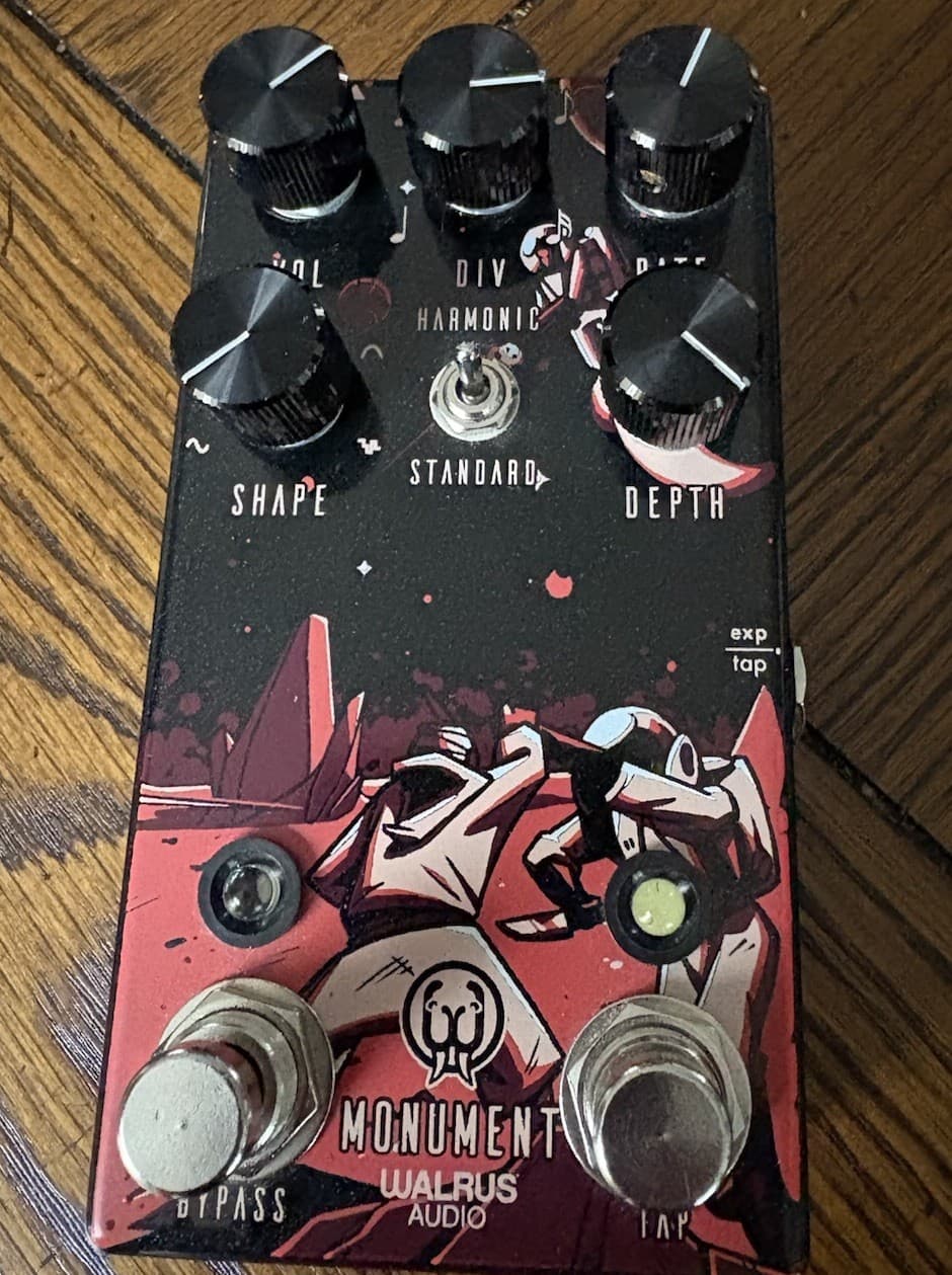 Walrus Audio Monument V2 Analog Harmonic Tap Tremolo Guitar Mars Black Perfect