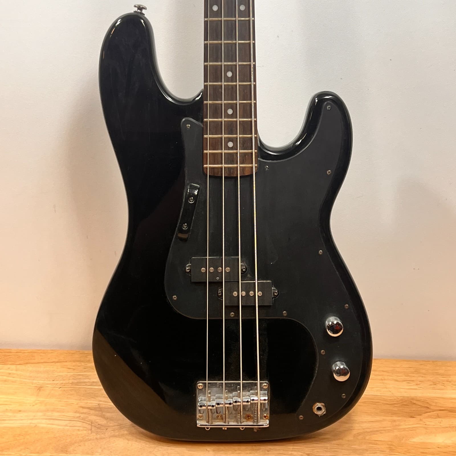 Silvertone SSLB-11 BK 4 String Electric Bass Guitar Project Repair Parts Black