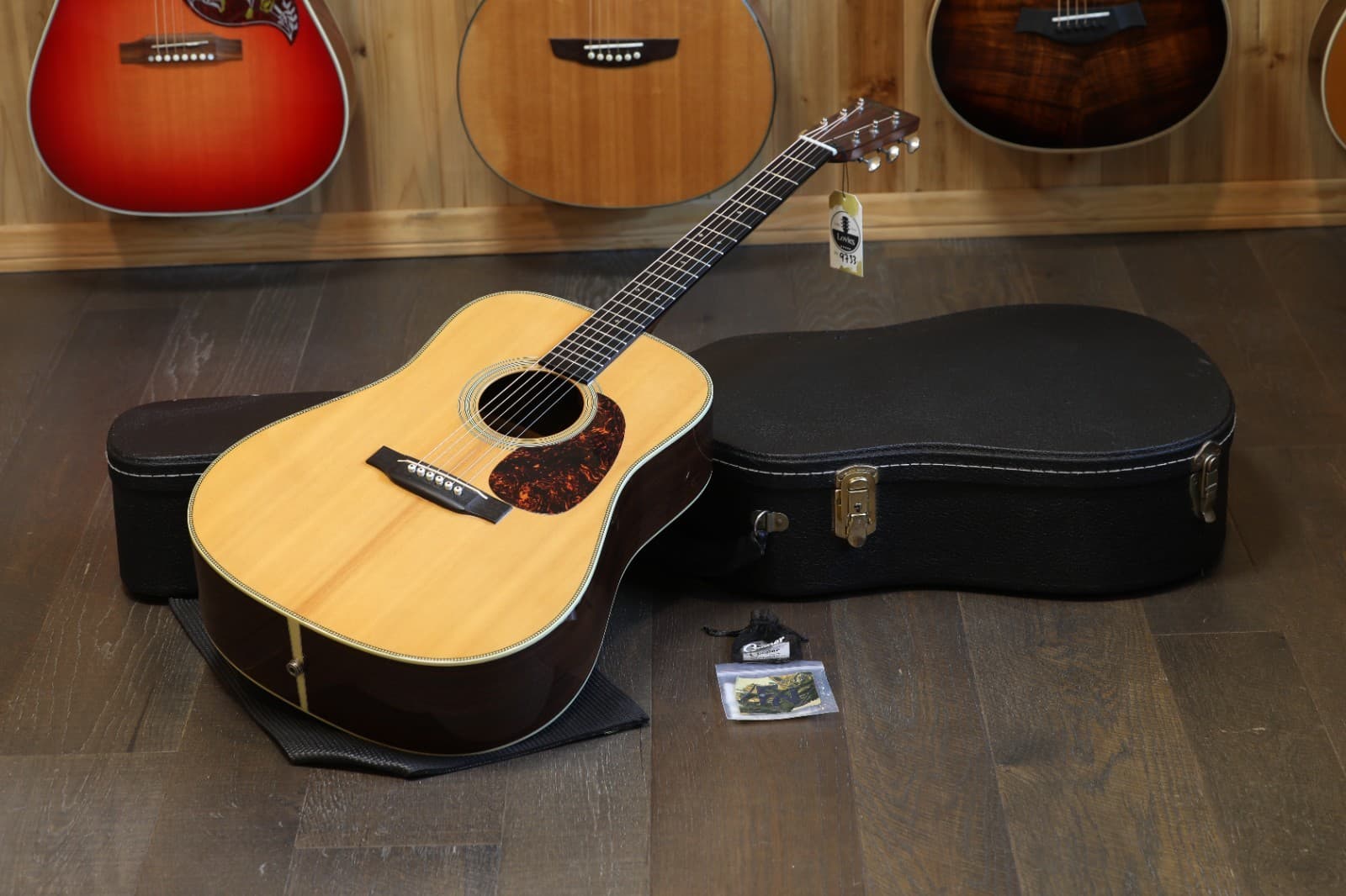 2001 Martin Vintage Series HD-28V Dreadnought Acoustic Guitar Natural + OHSC