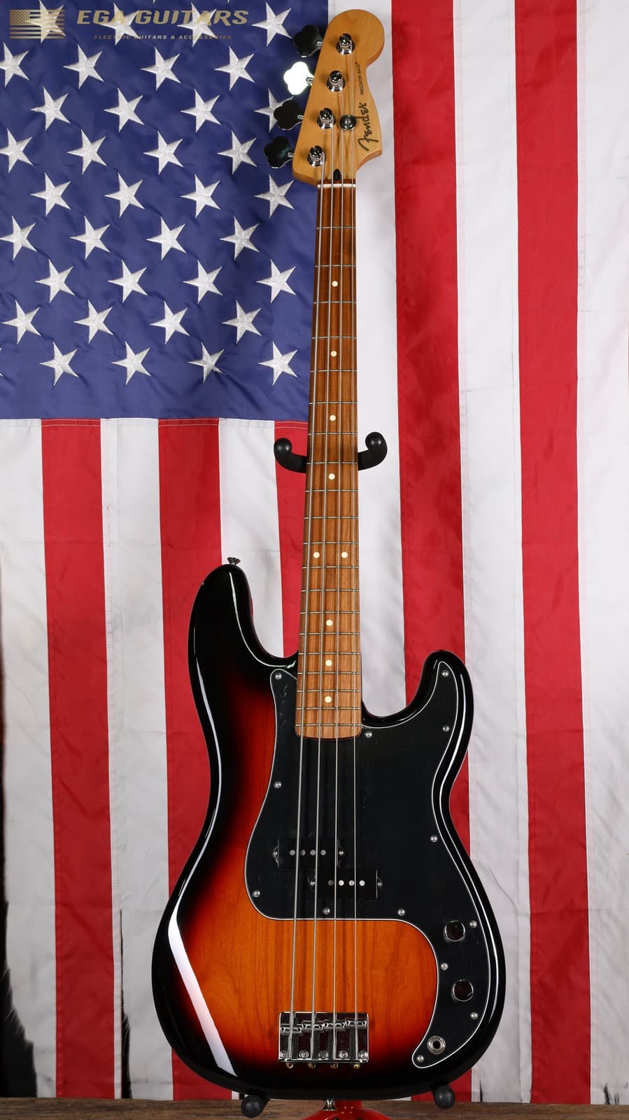 Fender Player Precision Bass with Pau Ferro Fretboard - 3-Color Sunburst