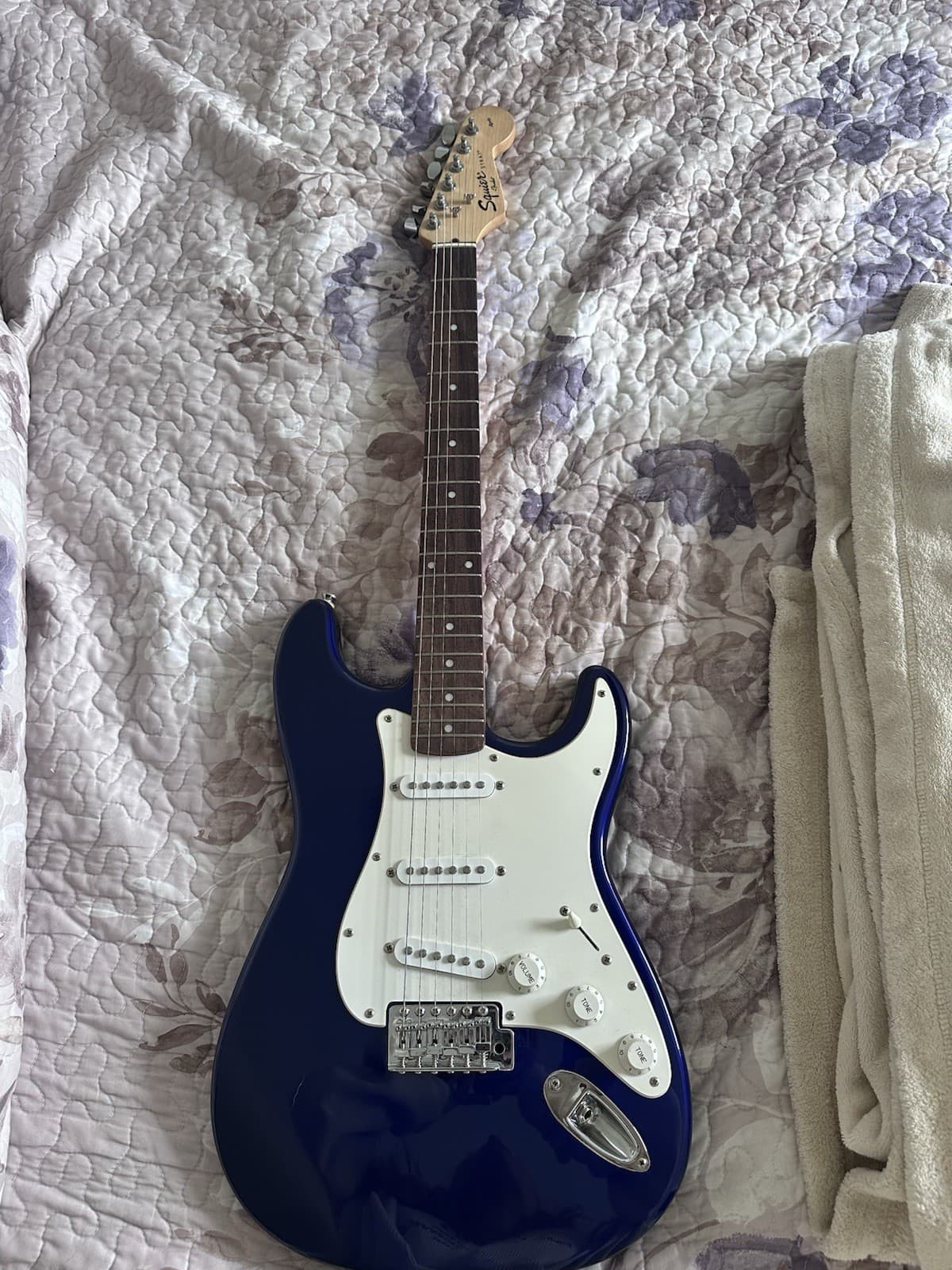 Squier Stratocaster Electric Guitar Blue 6 String Right-Handed Solid Body