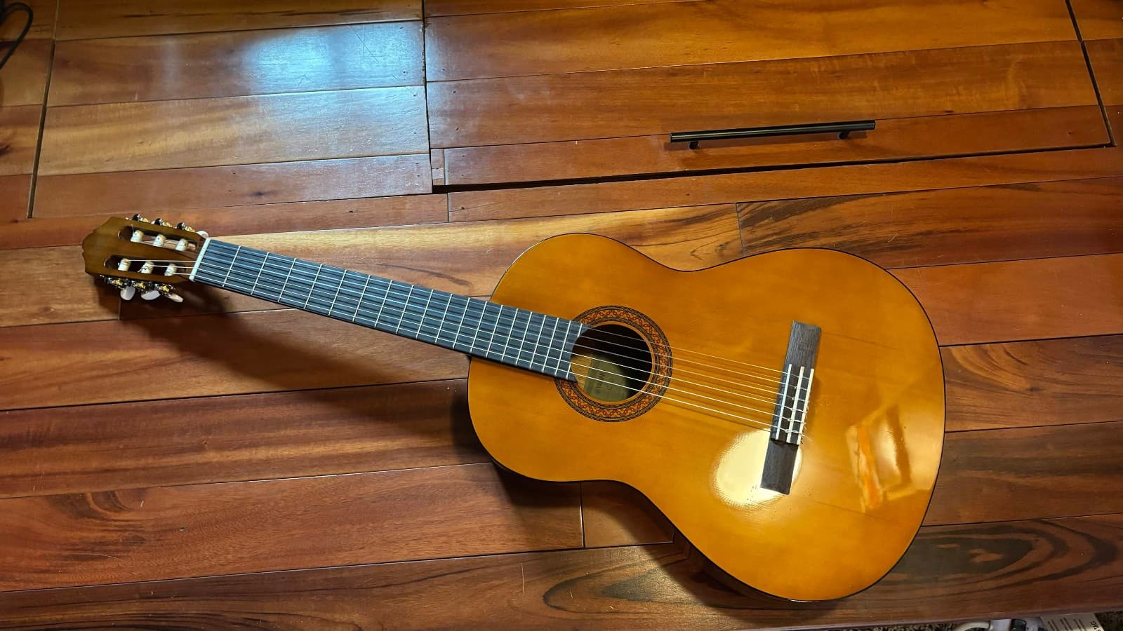 Yamaha C40 Classical Guitar with Gig Bag - Includes Strap