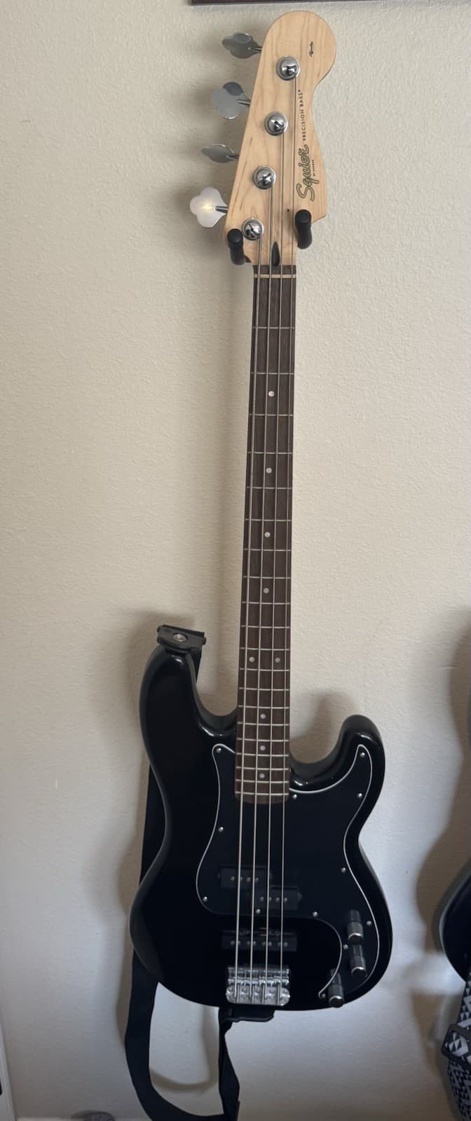 Squier Affinity Precision Bass 4-String Right-Handed Electric Bass Black