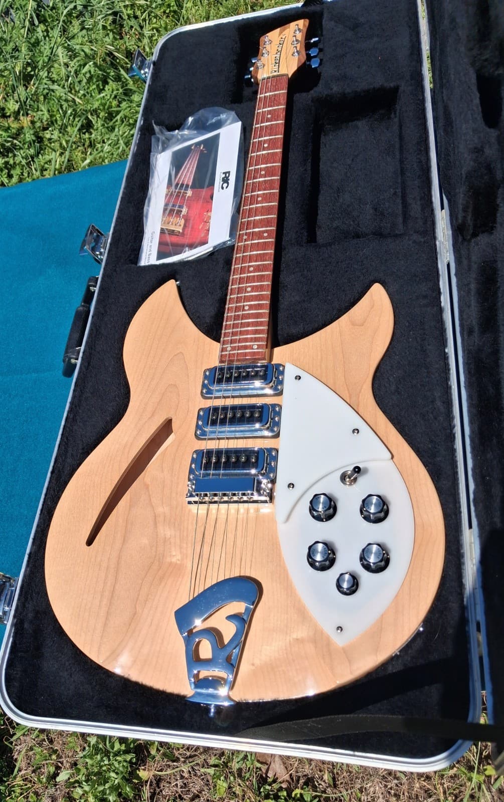 Rickenbacker 340 2008 Mapleglo Mint Condition W/HSC