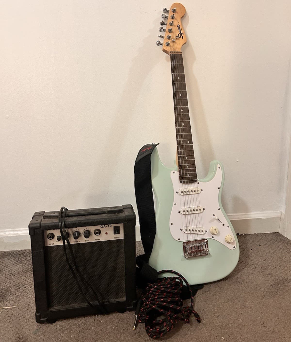 Complete Beginner Electric Guitar Setup - Squier Mini Stratocaster + Amp