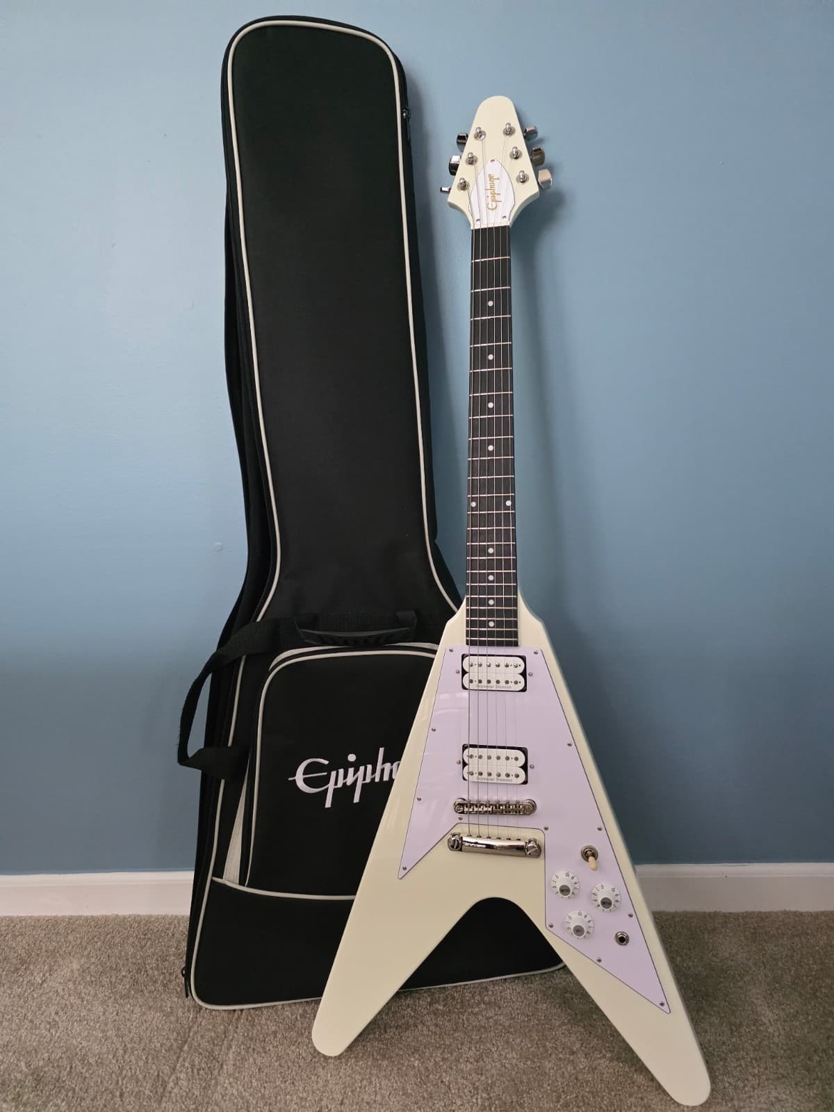 2026 Epiphone 70s Flying V Classic White Guitar Seymour Duncan JB/Pearly Gates