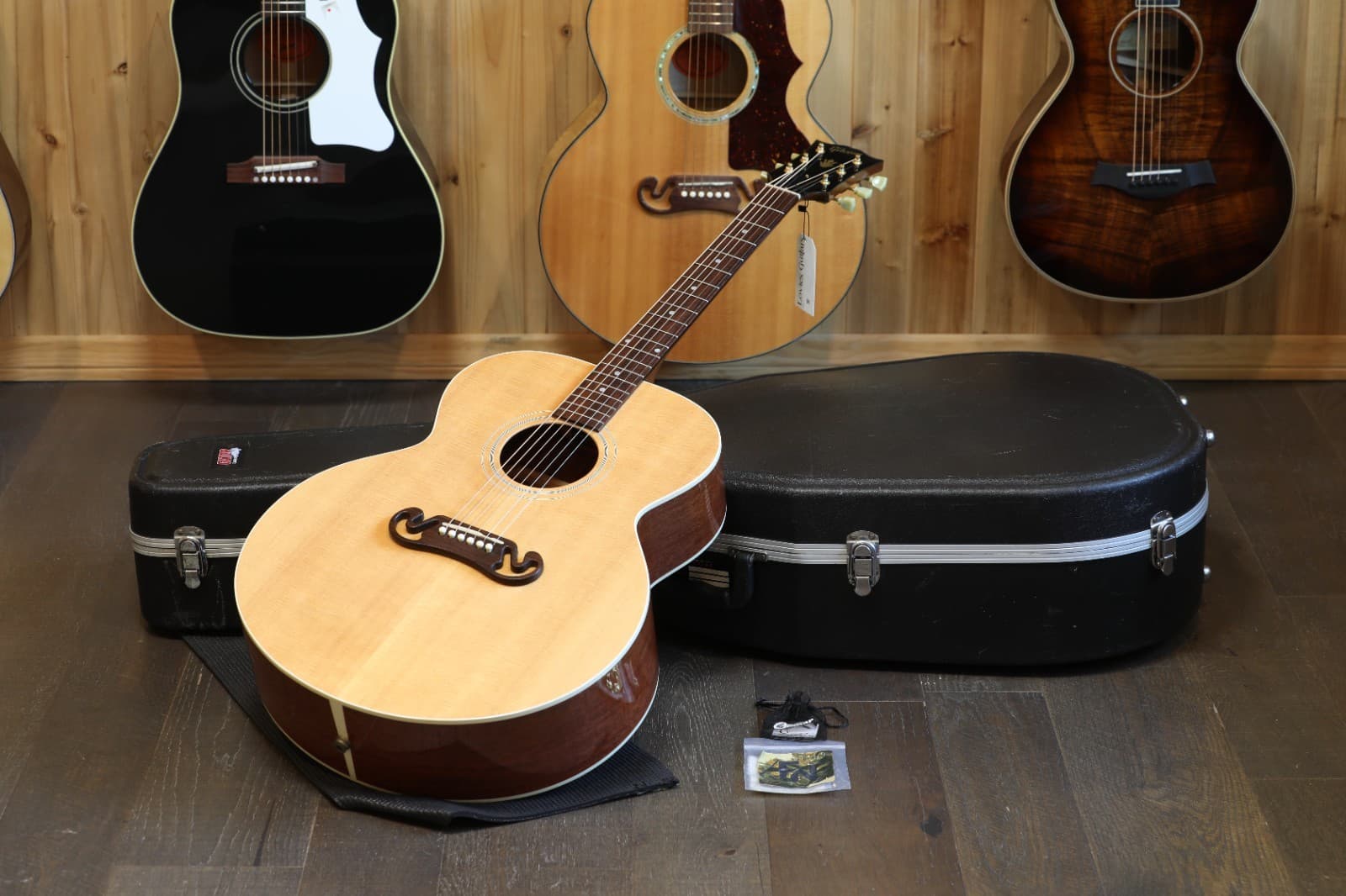 2005 Gibson J-100 Xtra Jumbo Acoustic Guitar Antique Natural + HSC