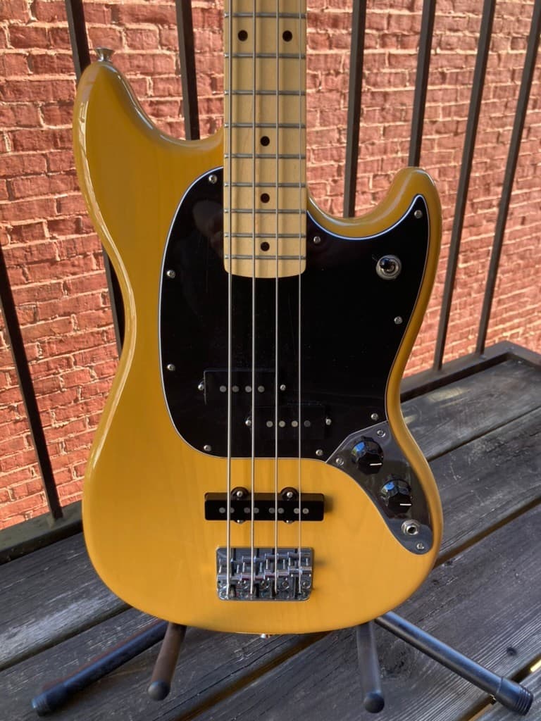 Fender Player Mustang PJ Bass Butterscotch Blonde Maple Neck CME Exclusive