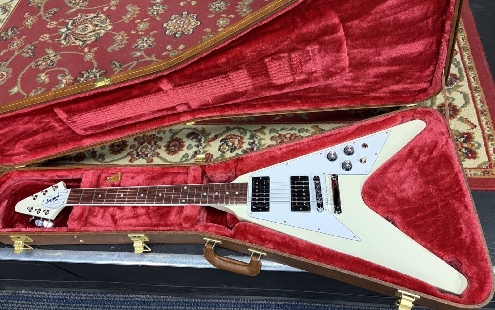 Gibson '70s Flying V Electric Guitar Classic White Mint.