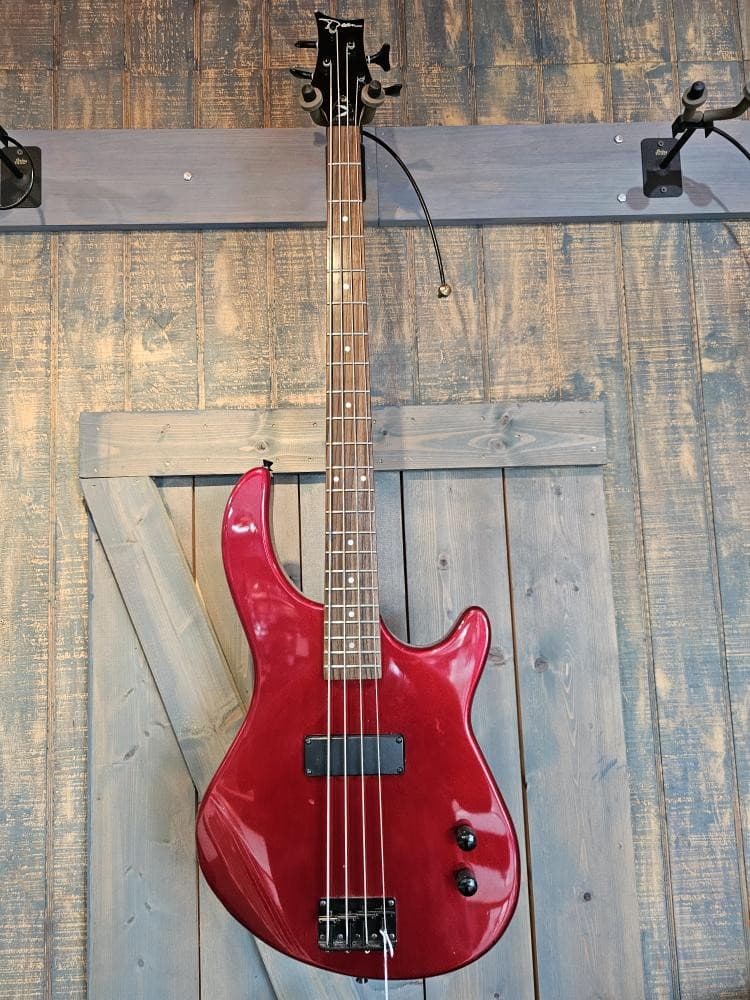 Dean Edge Red 4 String Bass Guitar (AM1080915)