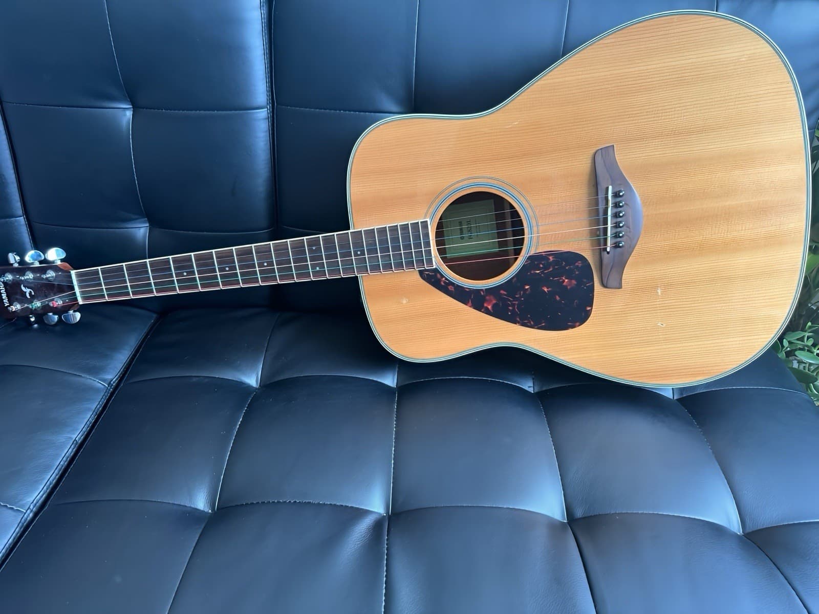 Yamaha Acoustic Guitar FG 820L