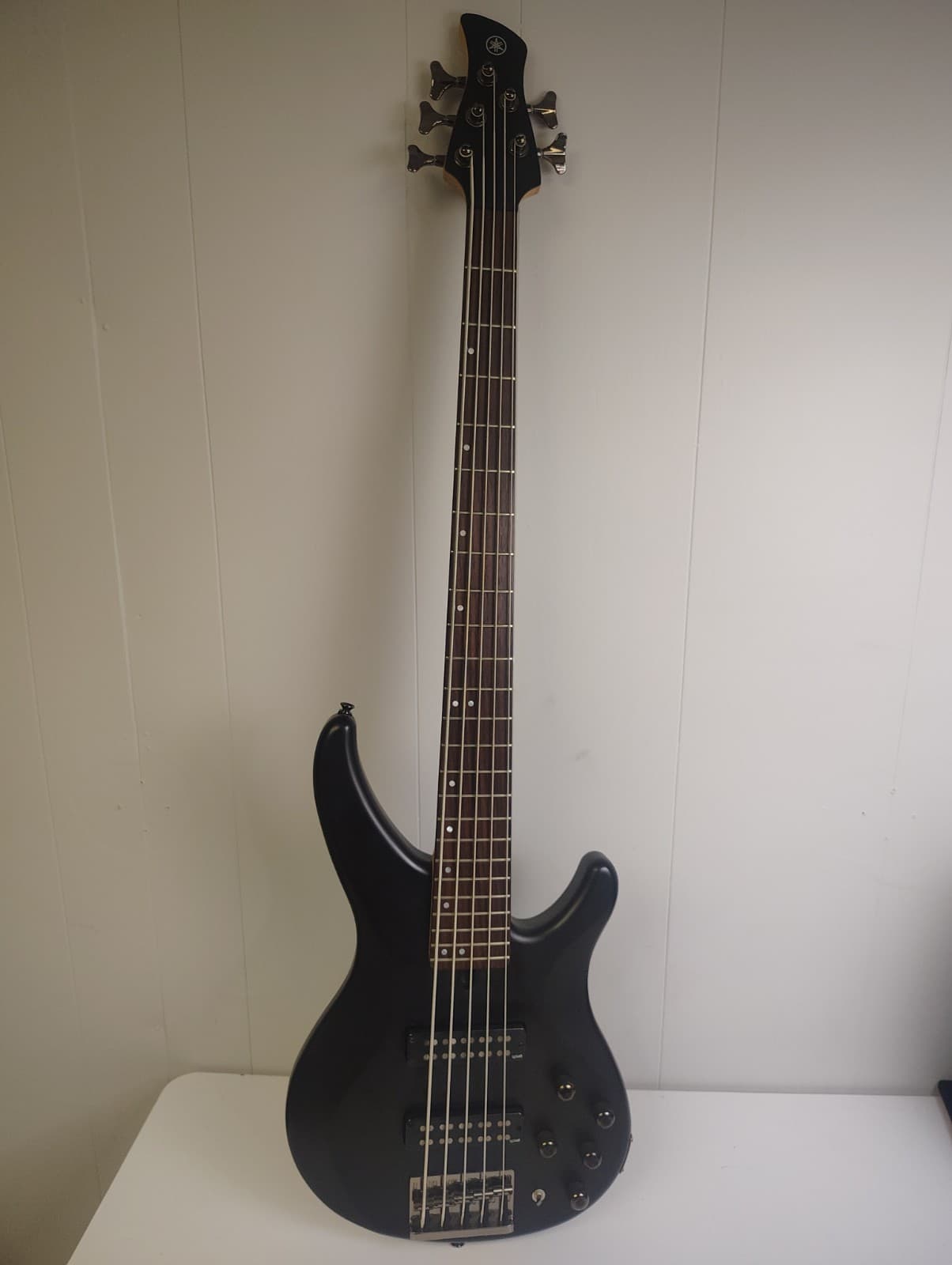 Yamaha TRBX505 5-String Bass Guitar Black Active/Passive + Gig Bag