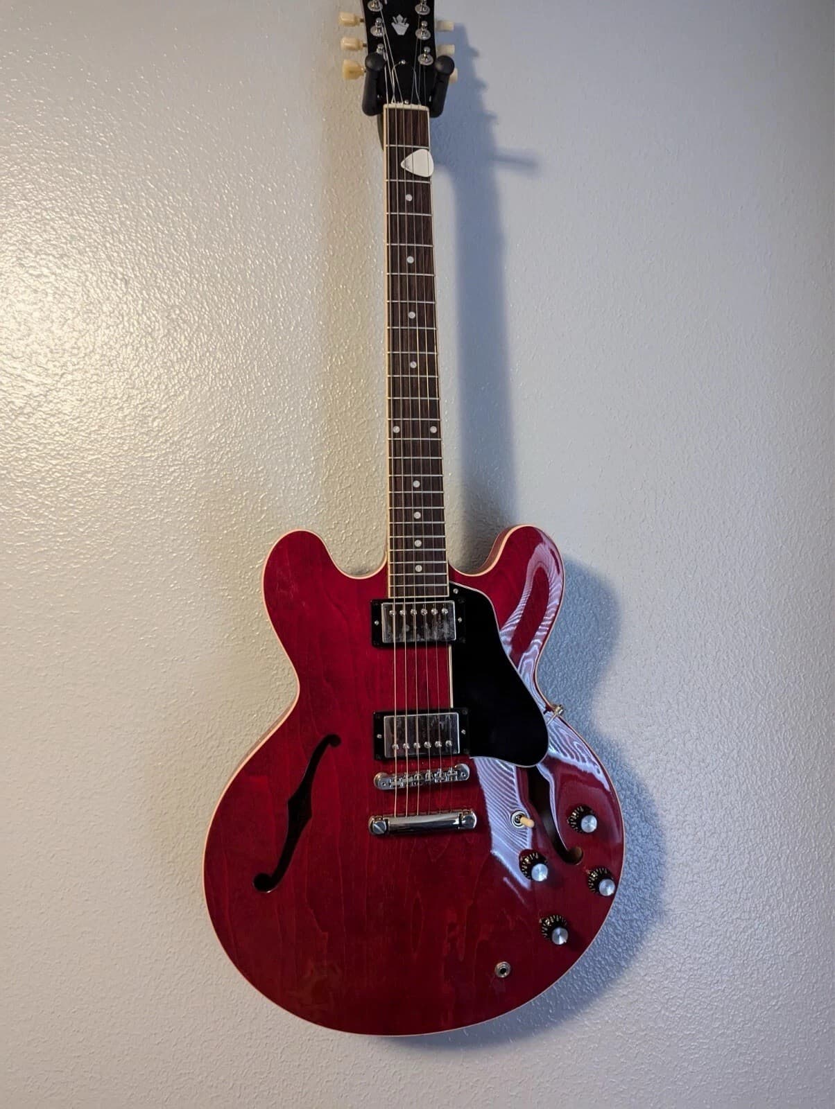 Gibson ES- 335 guitar Cherry Red