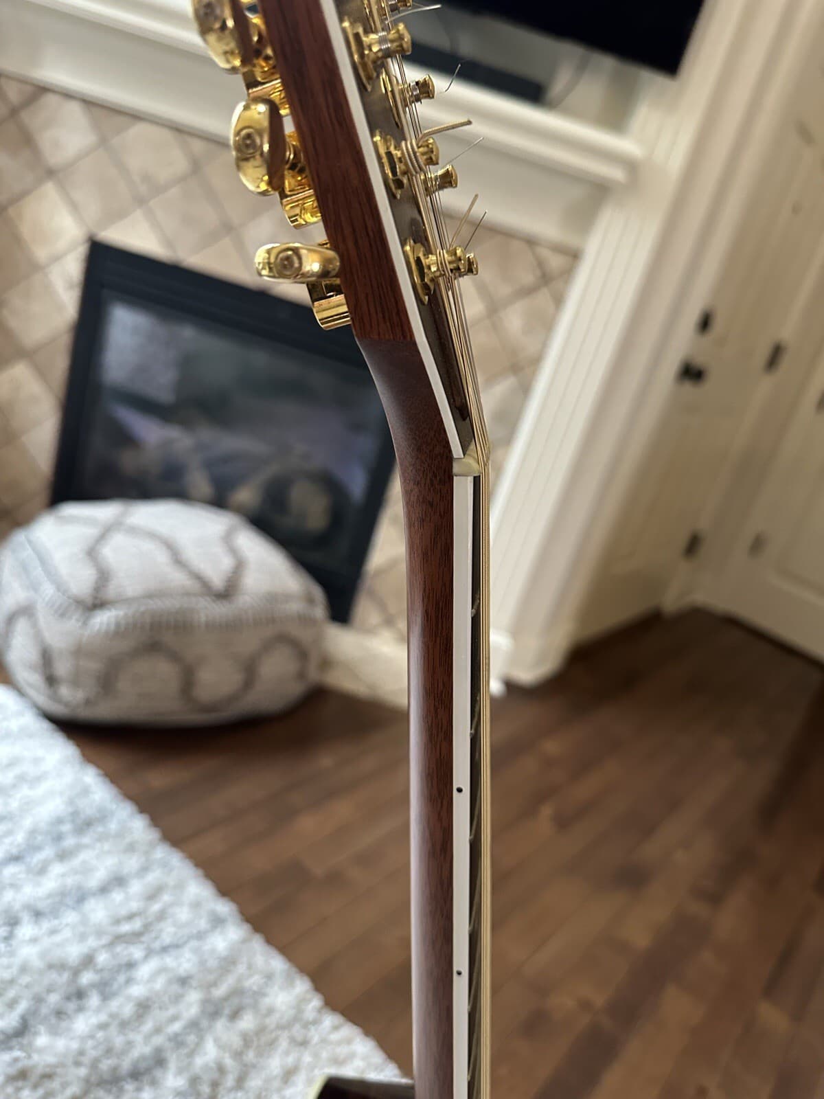 Taylor 855 12 String Guitar With Very Light Use And With A Fishman Pickup.