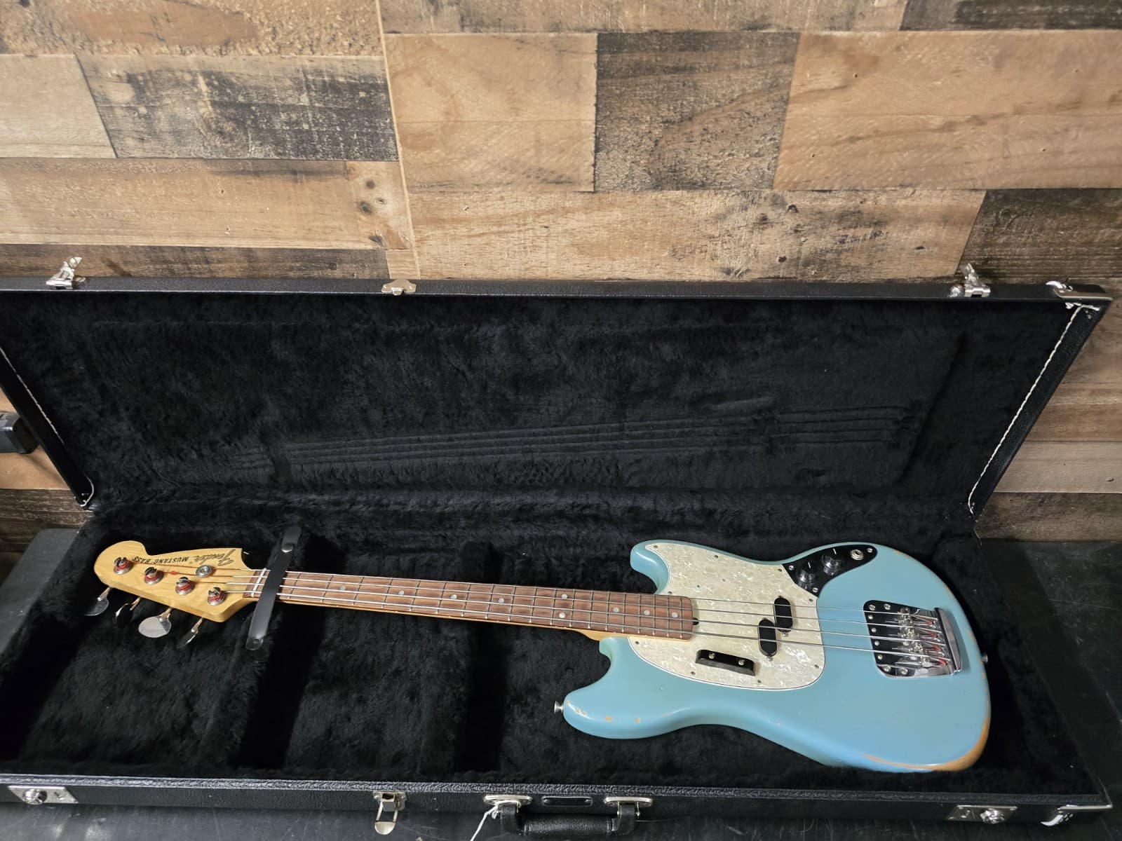 2021 Fender JMJ Road Worn Mustang Bass - Faded Daphne Blue w/ Rosewood FB