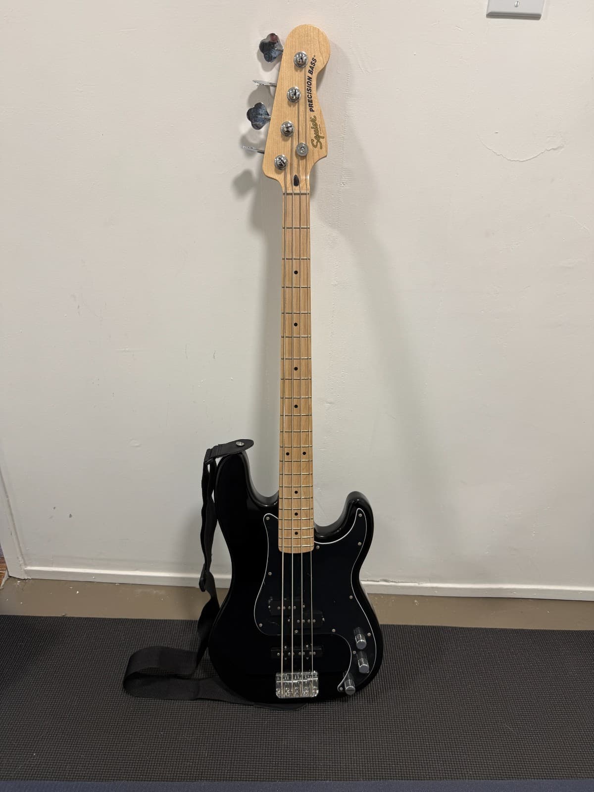 Squier Affinity Precision Bass PJ Bass Guitar - Black