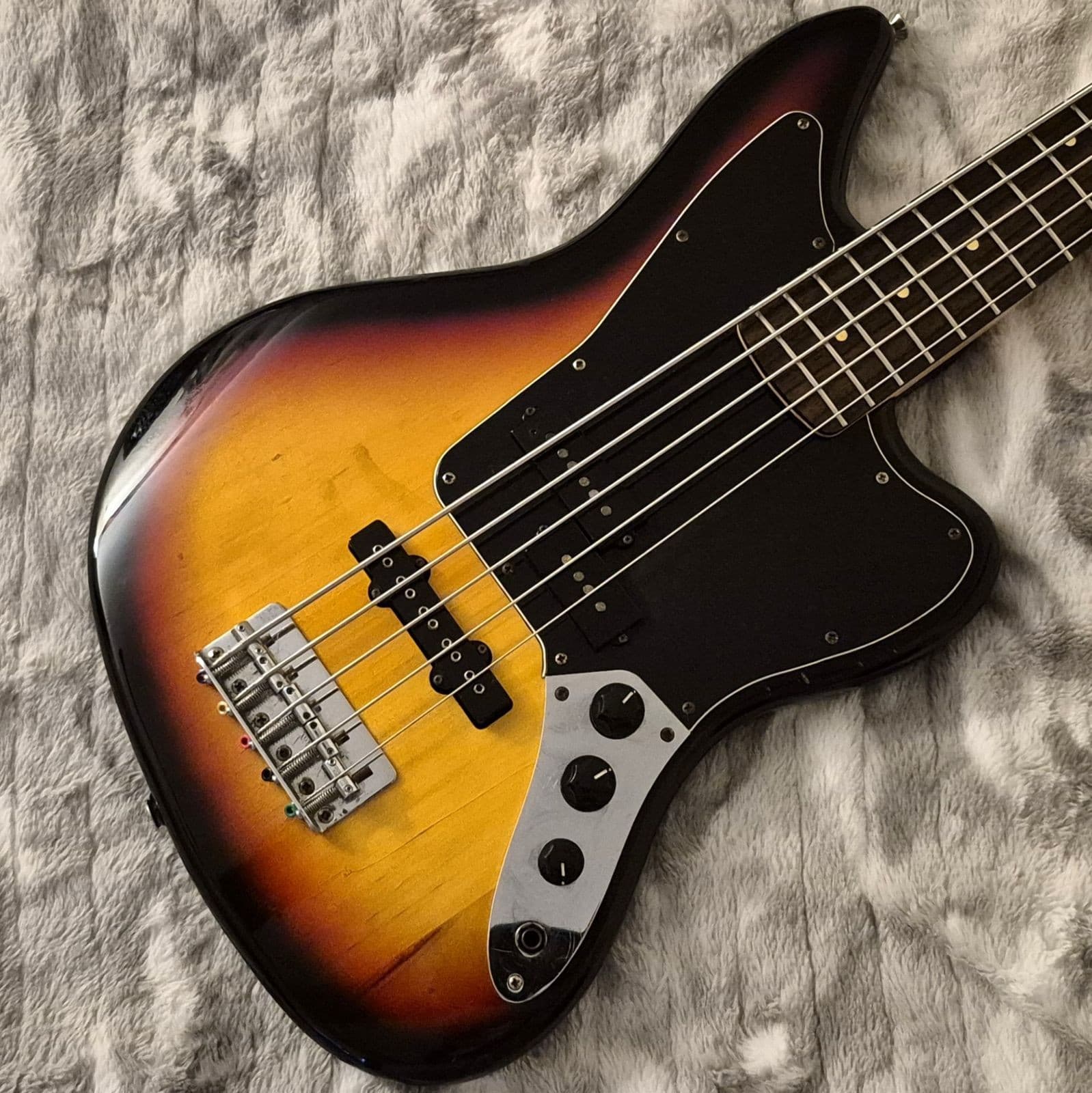 Squier Vintage Modified Jaguar Bass V Special - 5-String - Sunburst - Passive