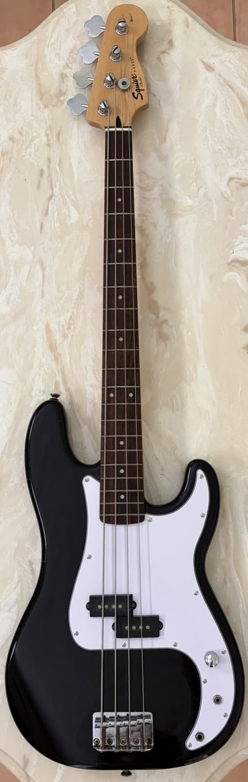 Squier Affinity Precision Bass - Black | Read Description