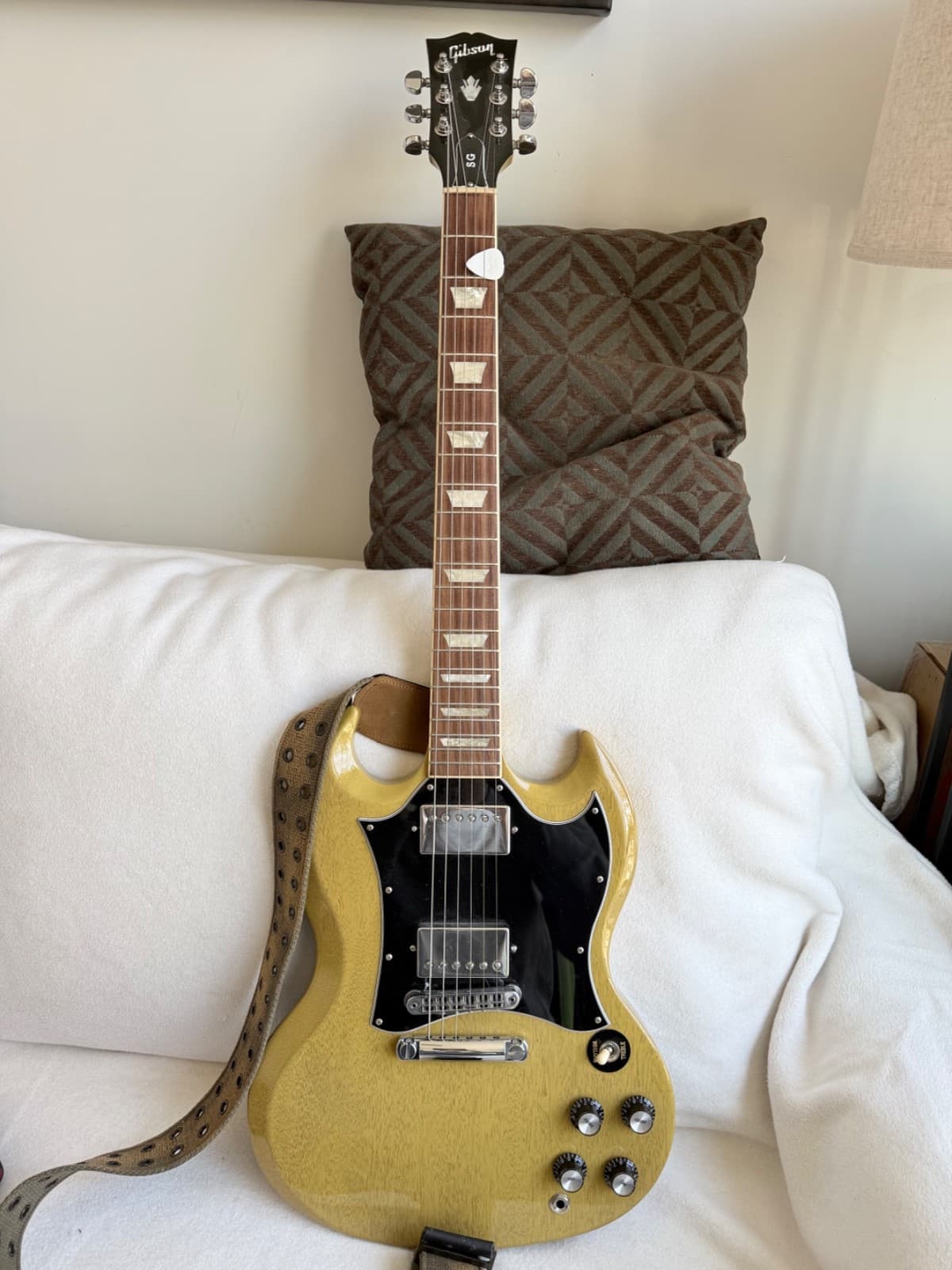 2024 Gibson SG Standard Electric Guitar - TV Yellow w. gig bag