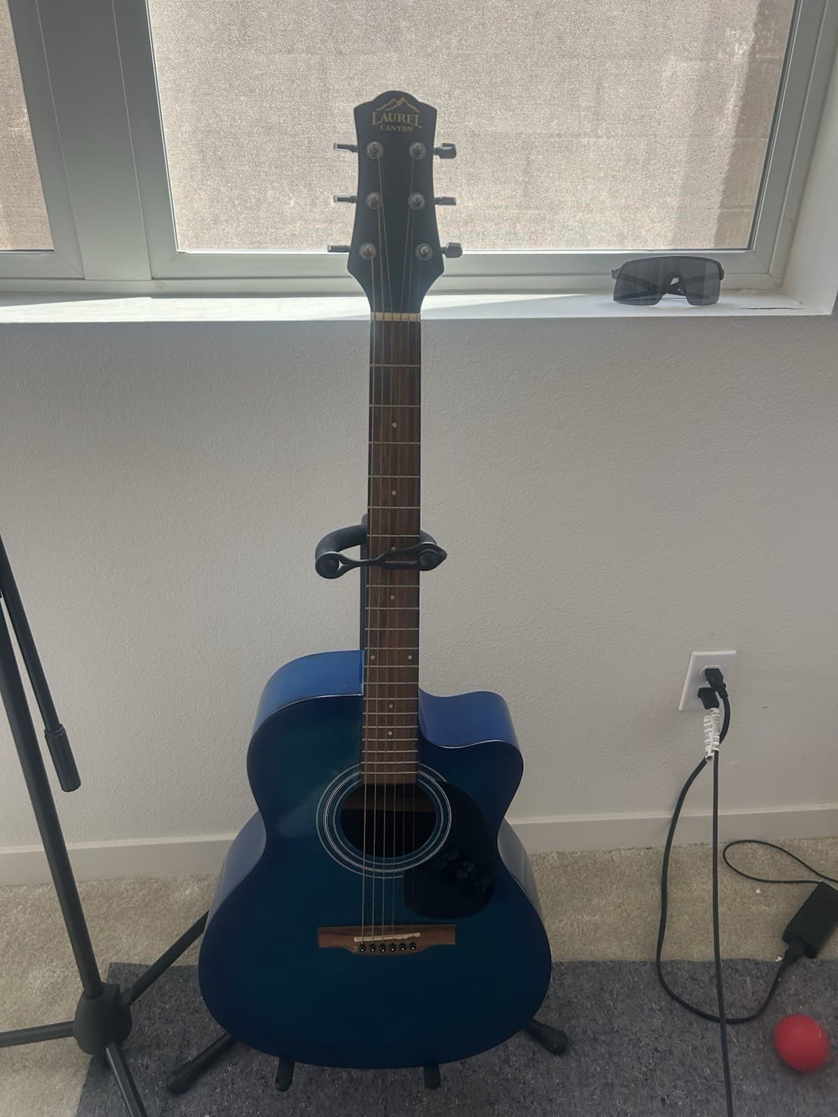 acoustic guitar used