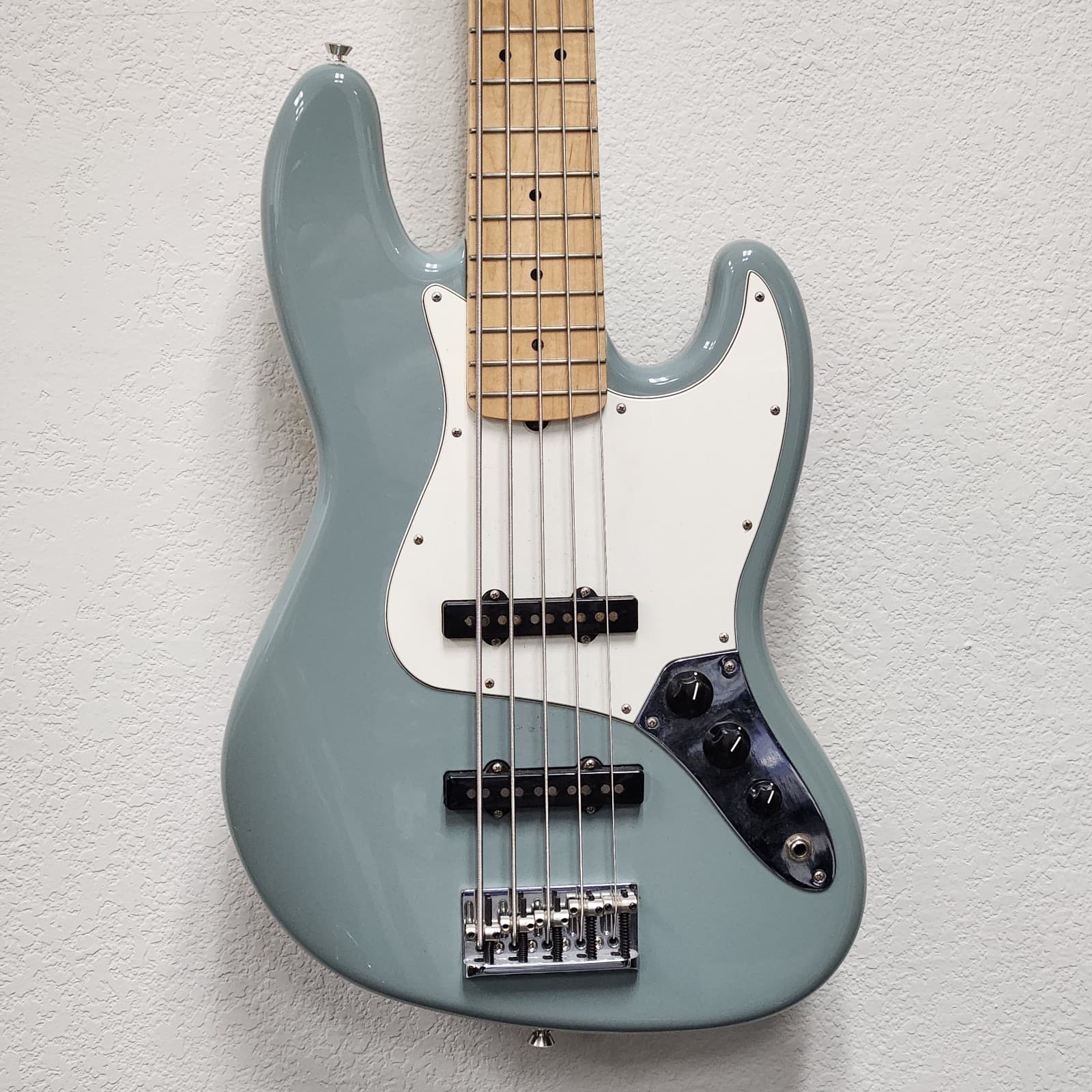 Fender American Professional Jazz Bass V with Maple Fretboard