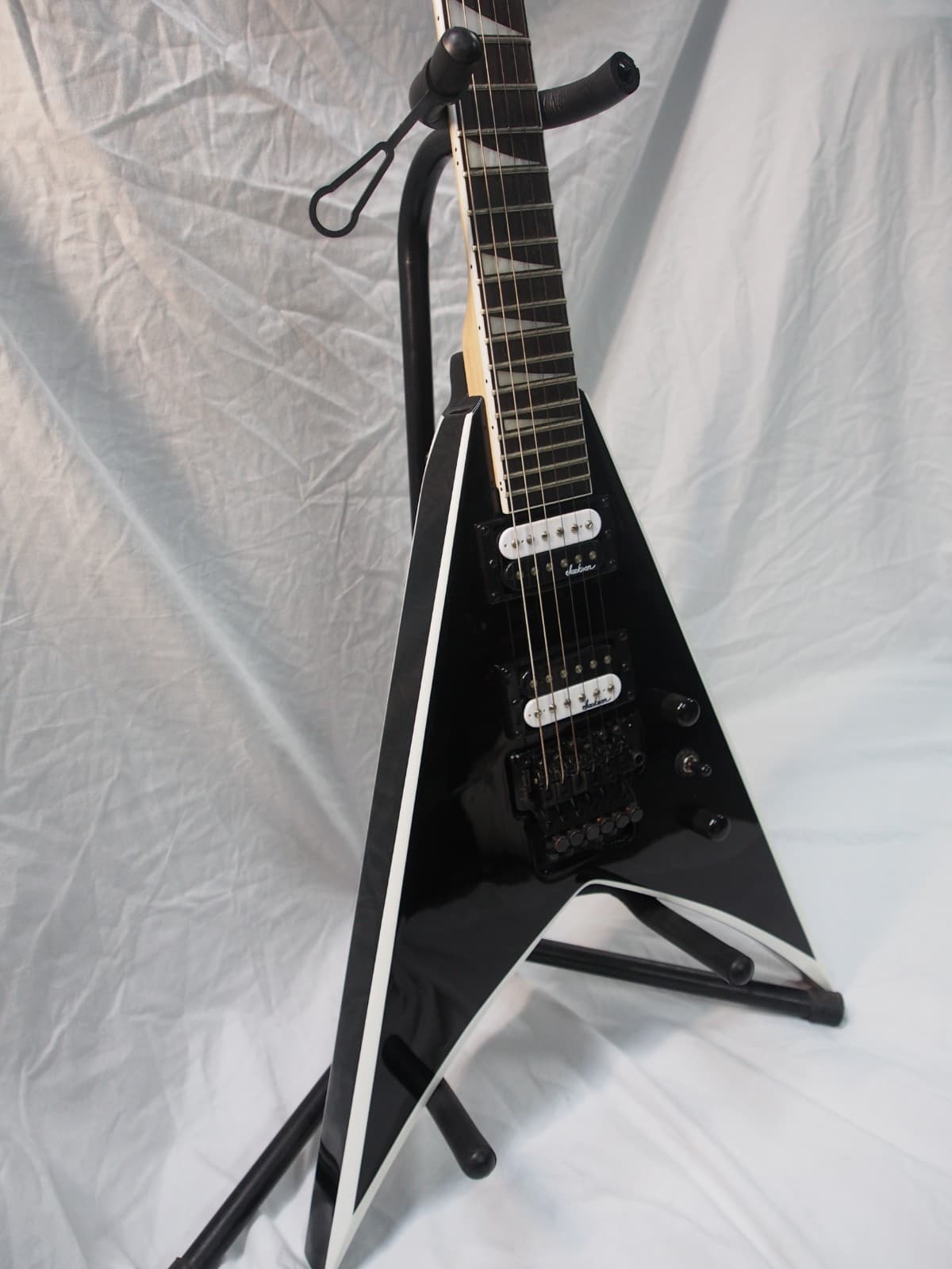 Jackson JS32T King V 2017 - Gloss Black with White Bevels | 2017