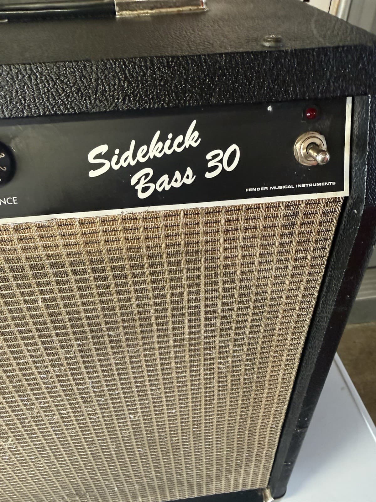 Fender Sidekick Bass 30 bass amplifier 75w. Missing Back Board