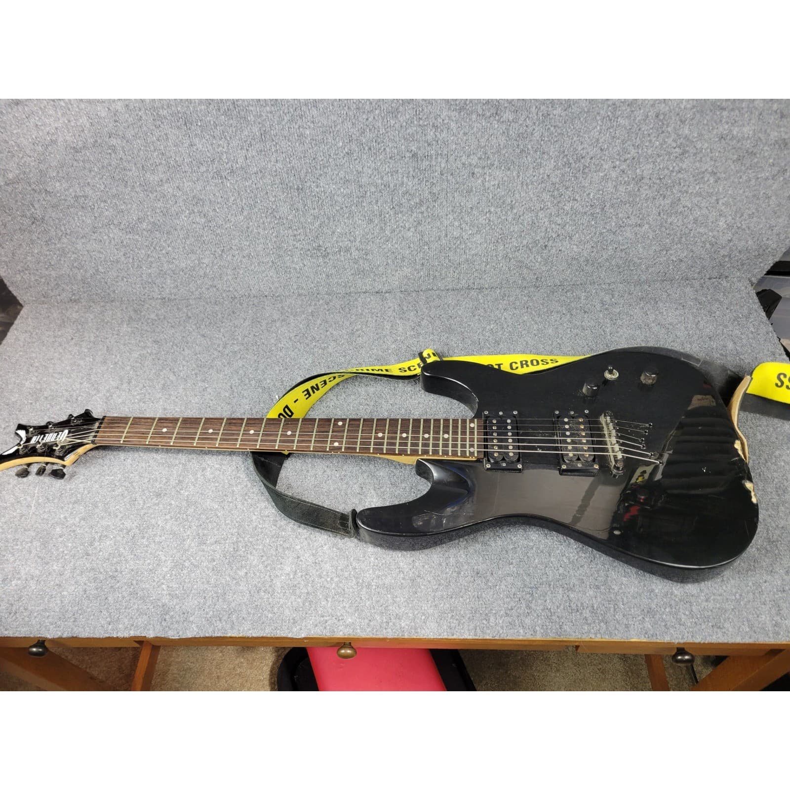 Dean Vendetta Electric Guitar Black 6-String Dual Humbucker with Strap O10078759
