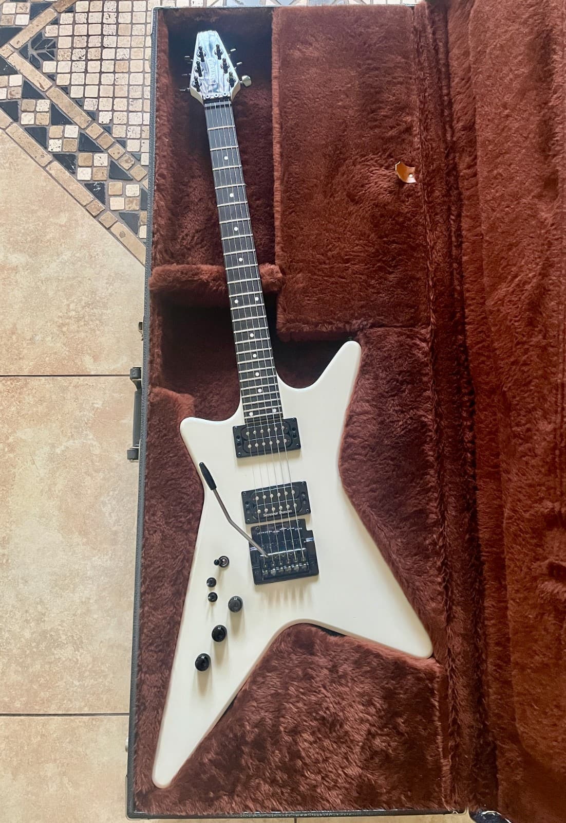 LEFTY Carvin V220 1986 White Left Handed LH Electric Guitar w/ Case