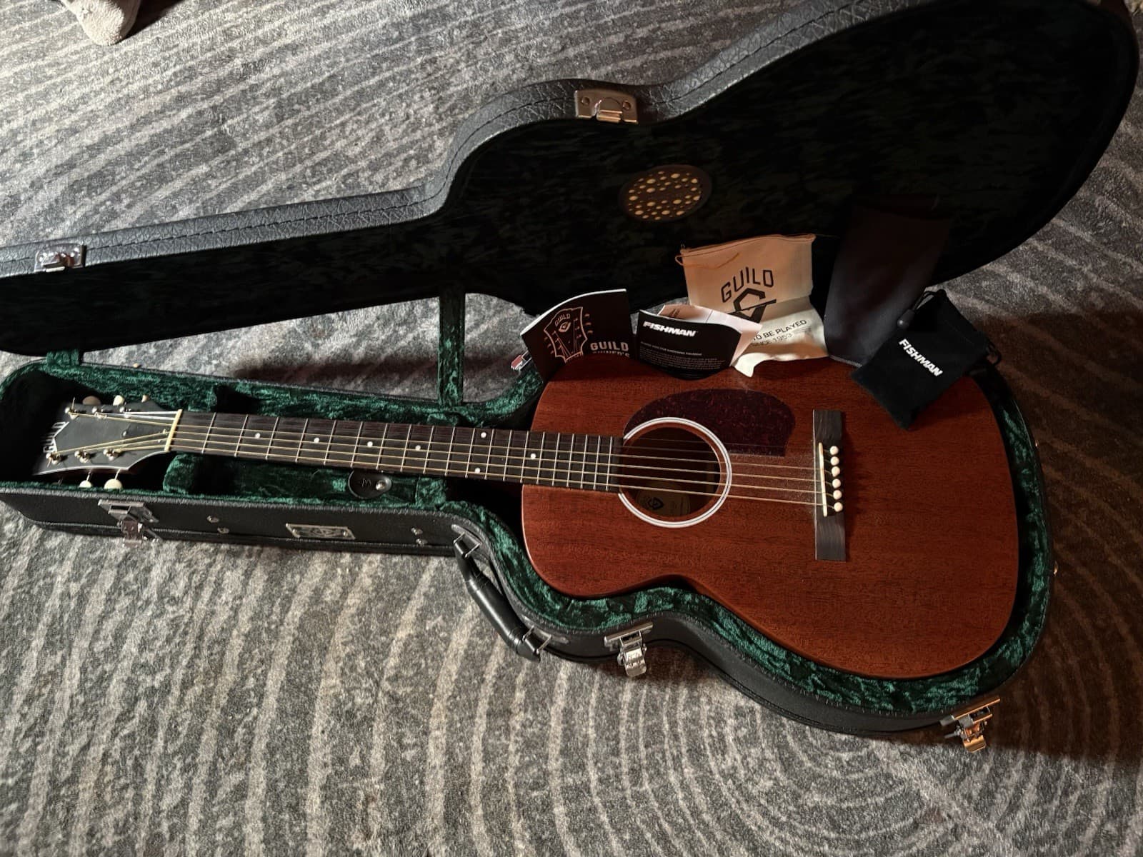 Guild USA M20 Natural Solid Mahogany Acoustic Guitar w Fishman Pickup & OHSC
