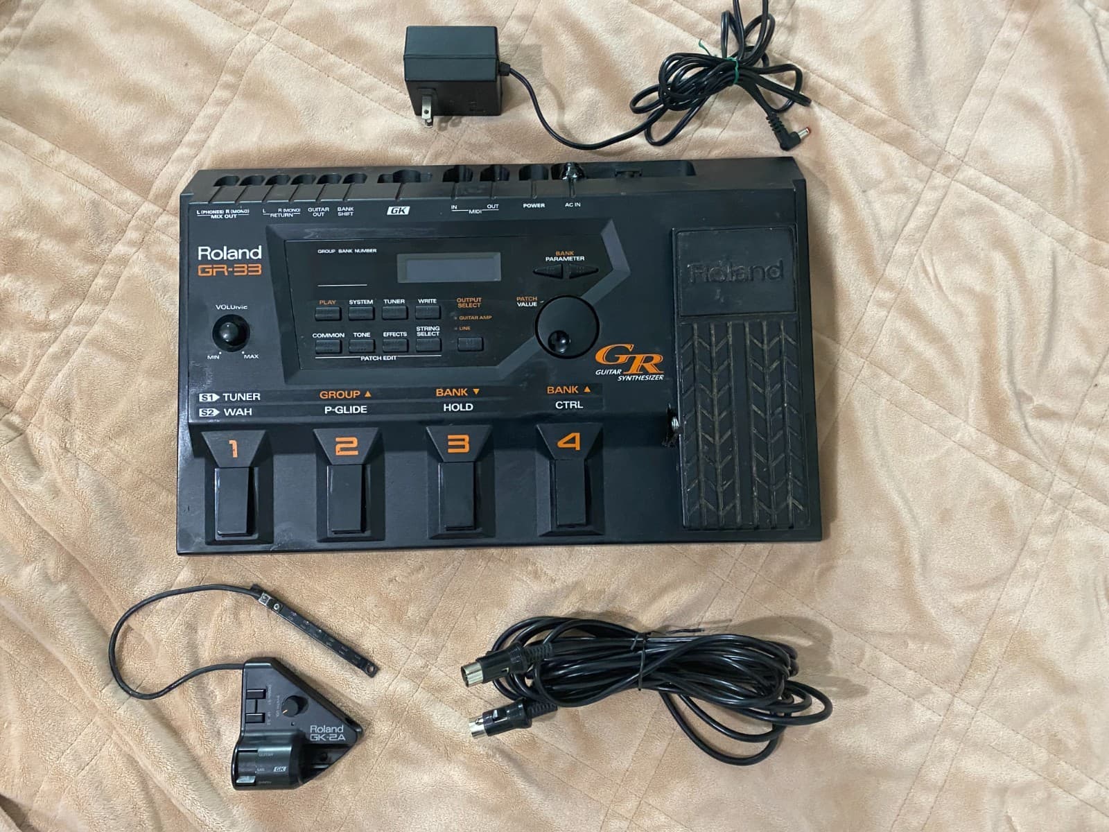 Roland Guitar GR33 Synthesizer with GK2a Hex Pickup