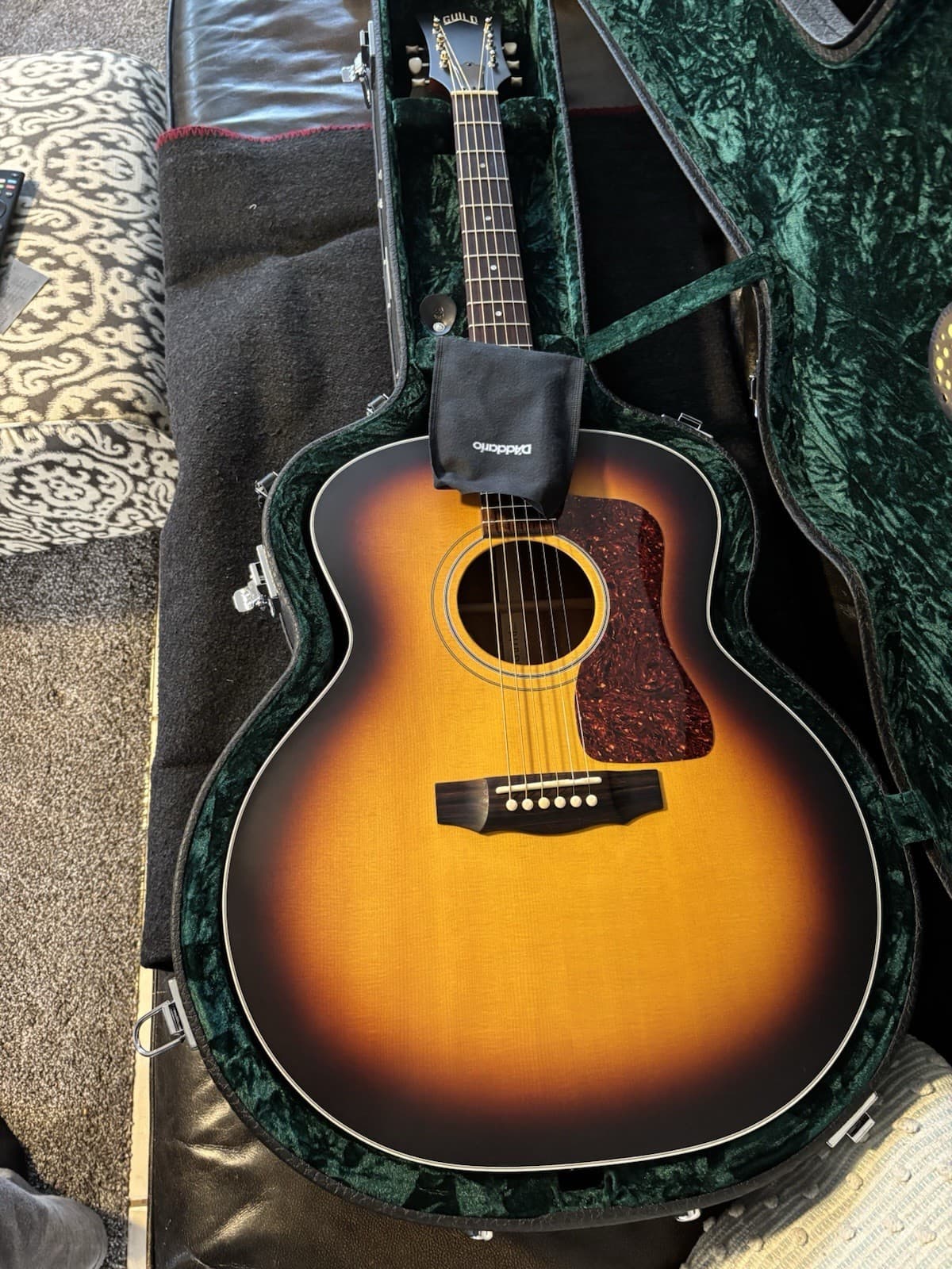 Guild F-40 USA Jumbo acoustic guitar, great pickup, huge tone, stage ready!