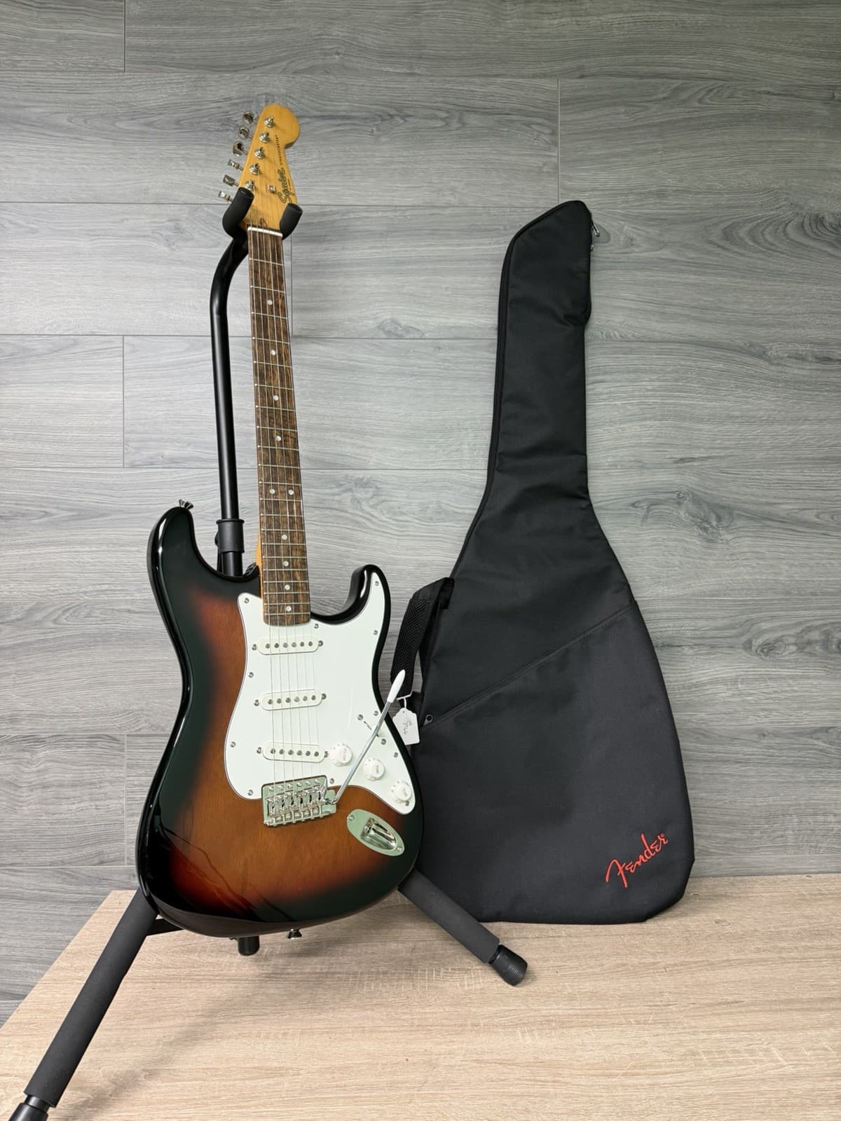 Squier Classic Vibe '60s Stratocaster 3-Color Sunburst Electric Guitar #2966