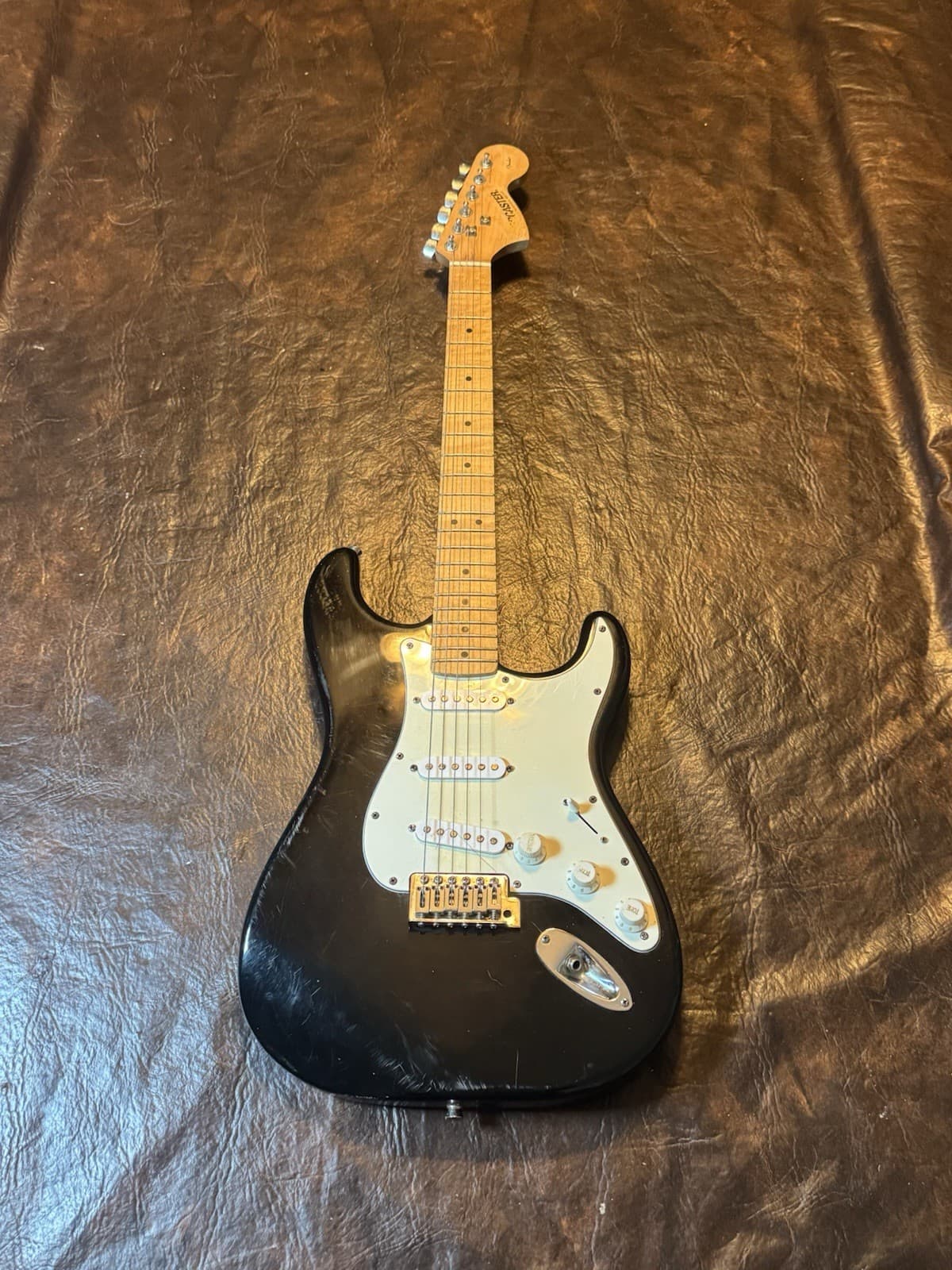 FENDER Starcaster Blk/Wht Electric Guitar Missing String/Needs TLC- (Works)