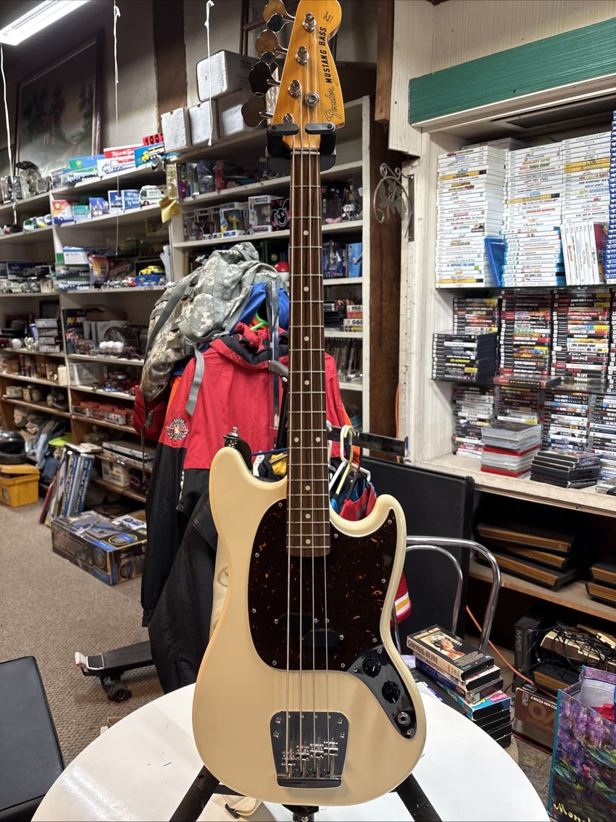 RARE 2006 Fender Mustang Bass, Rosewood Fingerboard, Vintage White.