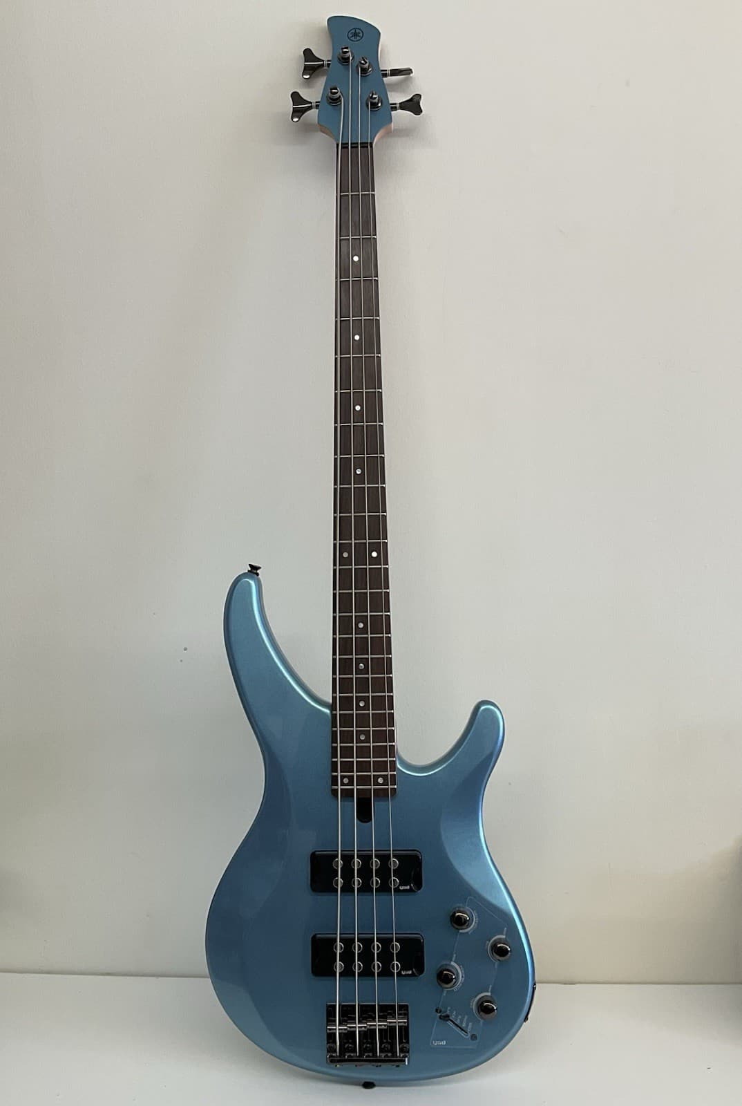 Yamaha TRBX304 Electric Guitar