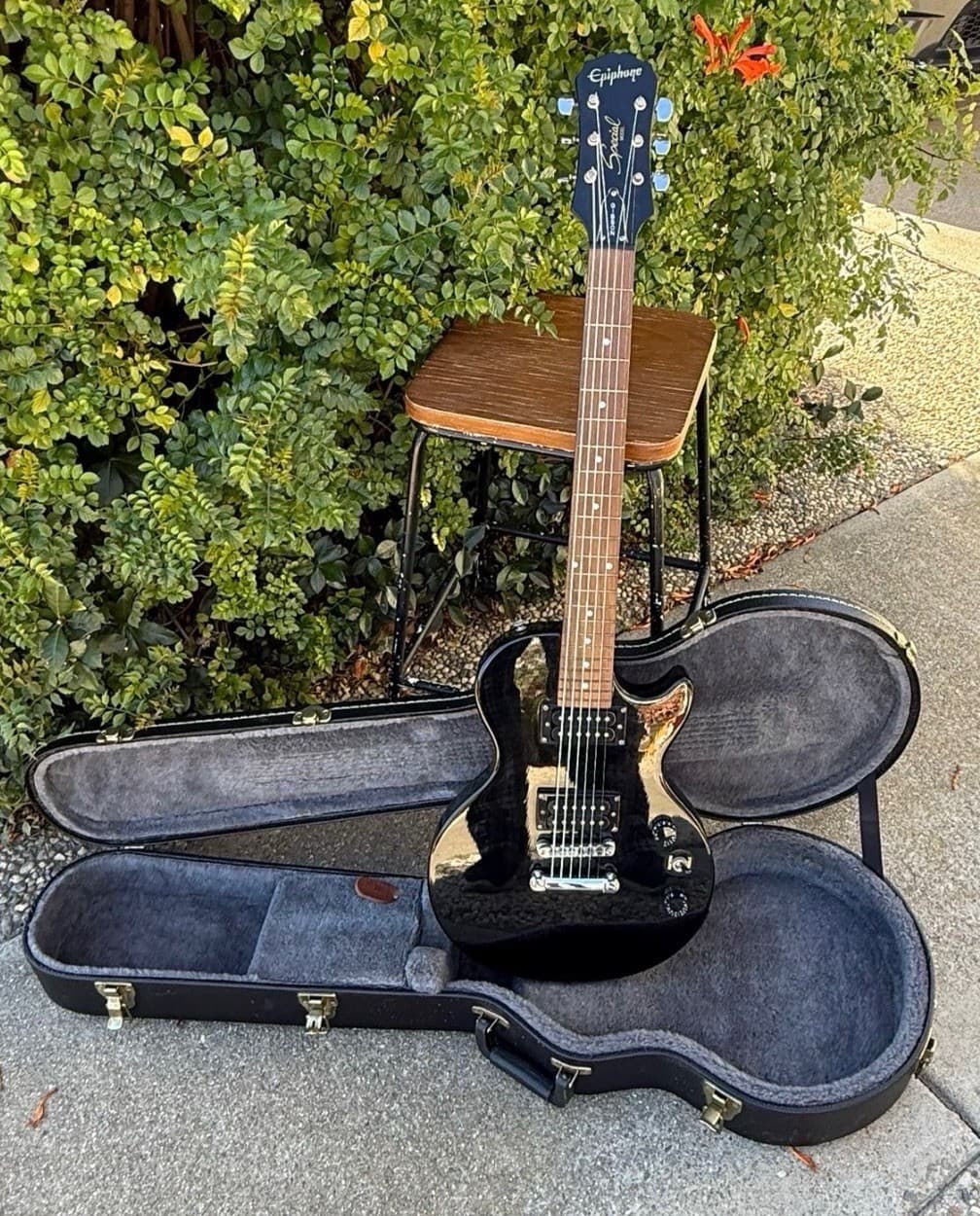 Epiphone By Gibson Special Model Electric Guitar Black Right-Handed w/ Hard Case