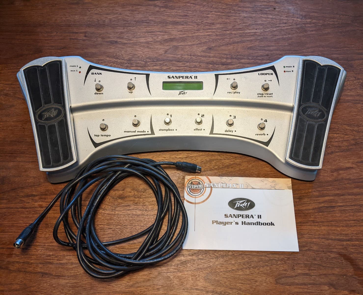 Peavey Sanpera II Foot Controller for Vypyr Amps (w/ 20' Cable & Manual), Silver