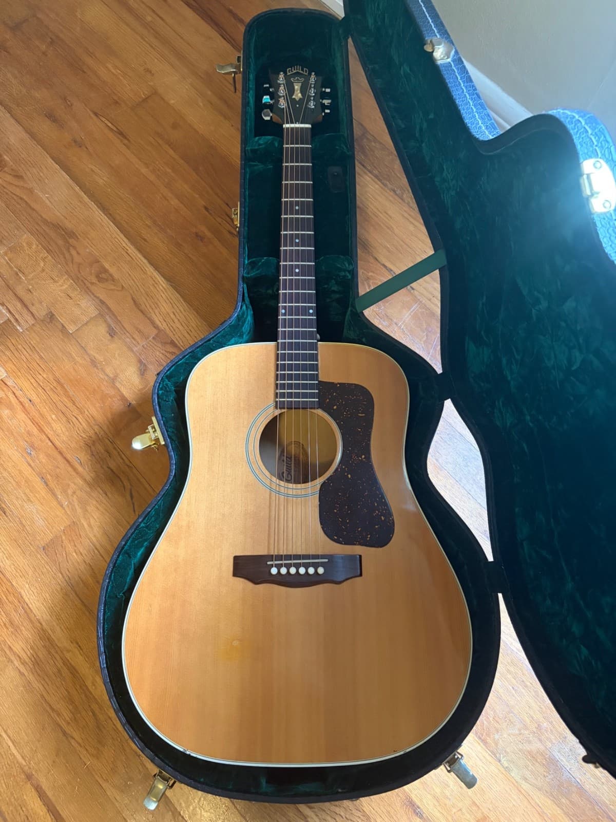GUILD G37 Acoustic Guitar, 1982