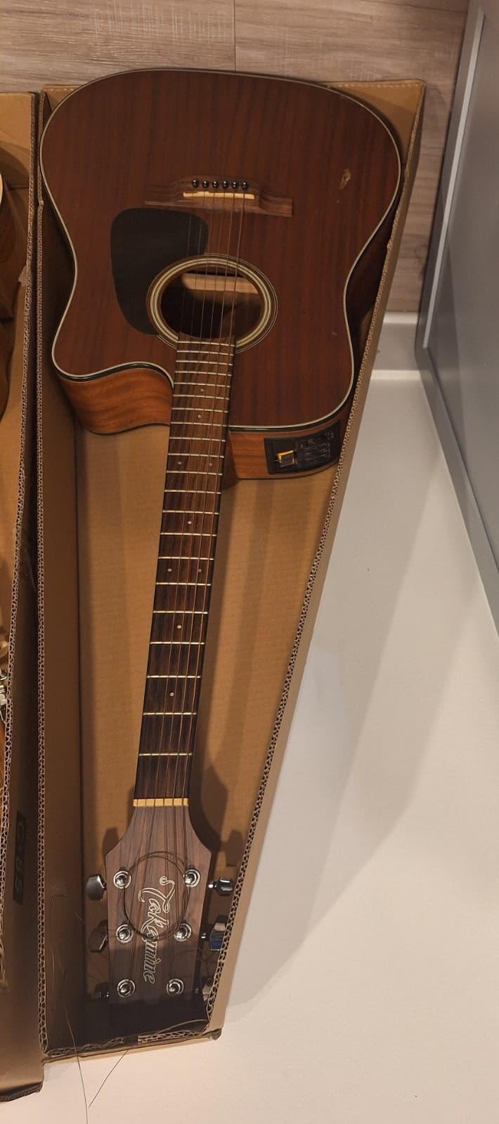 Takamine 6-String Dreadnought Cutaway Acoustic Guitar Mahogany Brown RH