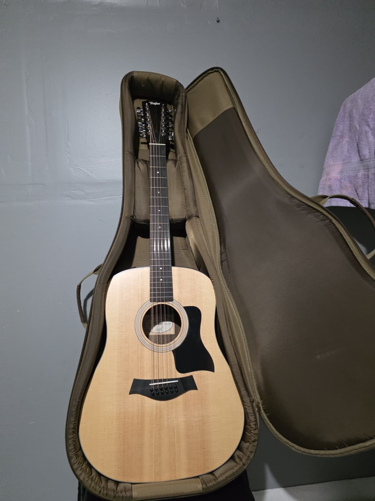 Taylor 150e Dreadnought 12-String Acoustic-Electric Guitar Natural