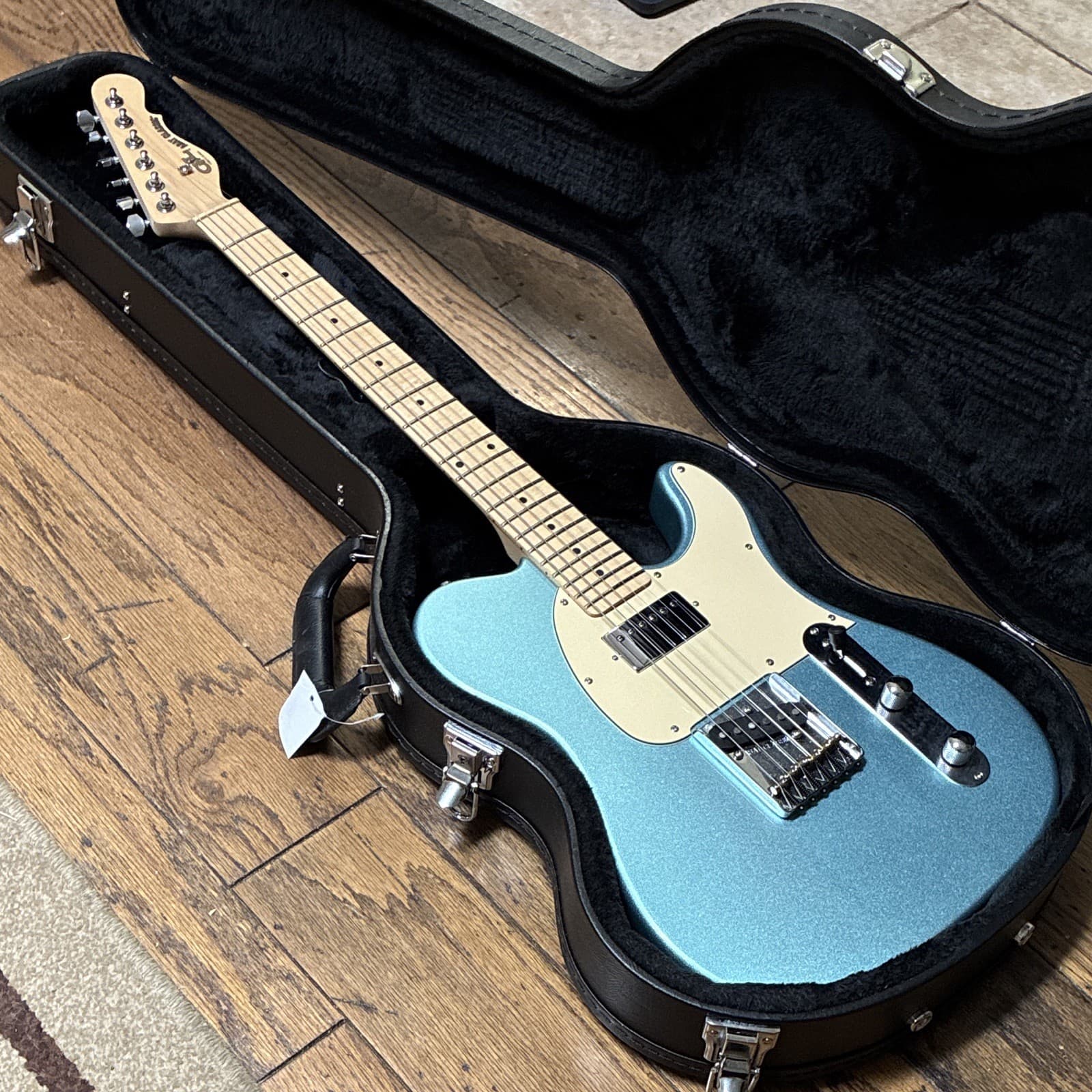 G&L ASAT CLASSIC Metallic Blue Turquoise Maple Neck Electric Guitar w/ Hard Case