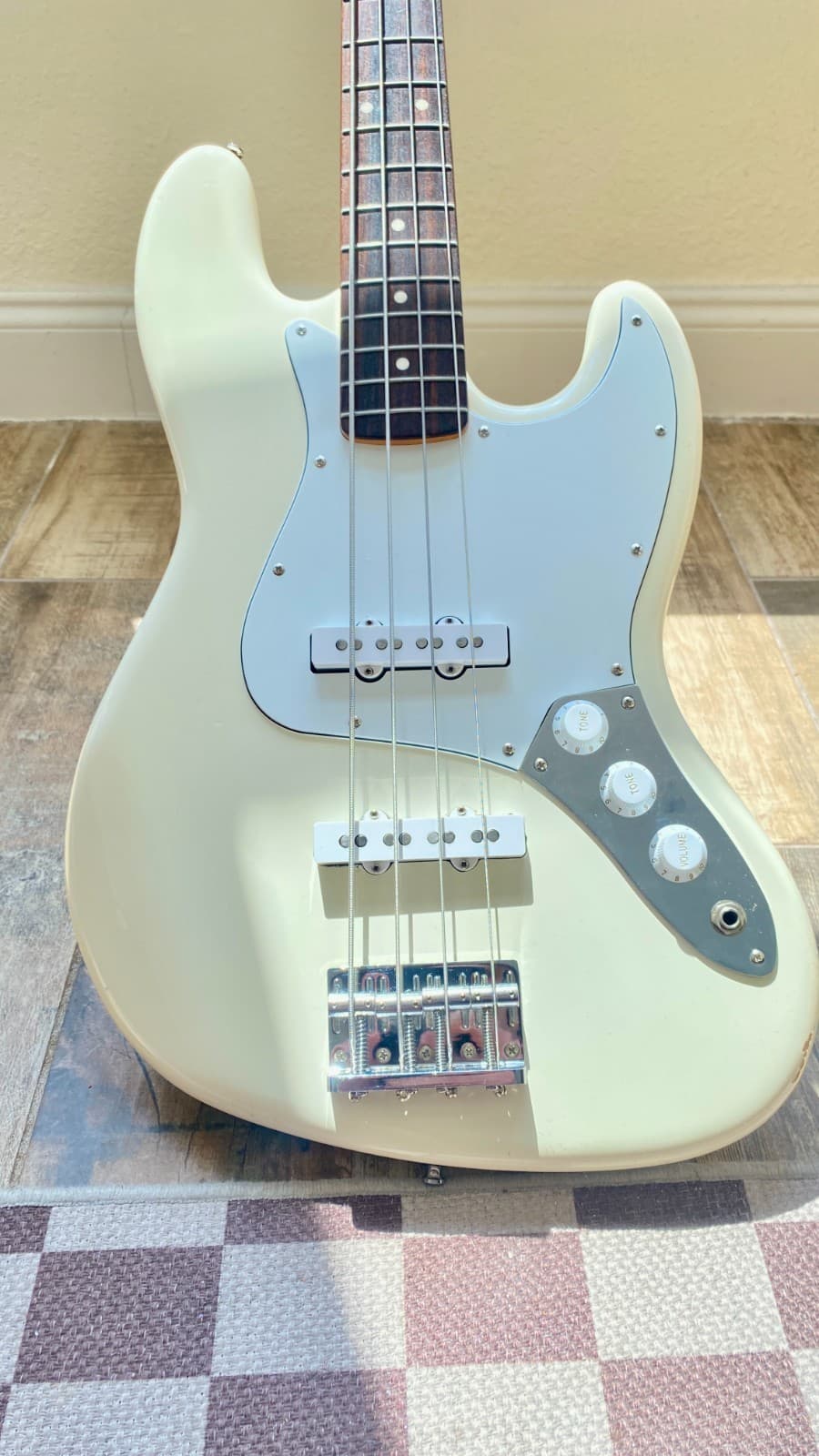 Squier Classic Vibe '60s Jazz Bass 2009 - 2014 - Olympic White