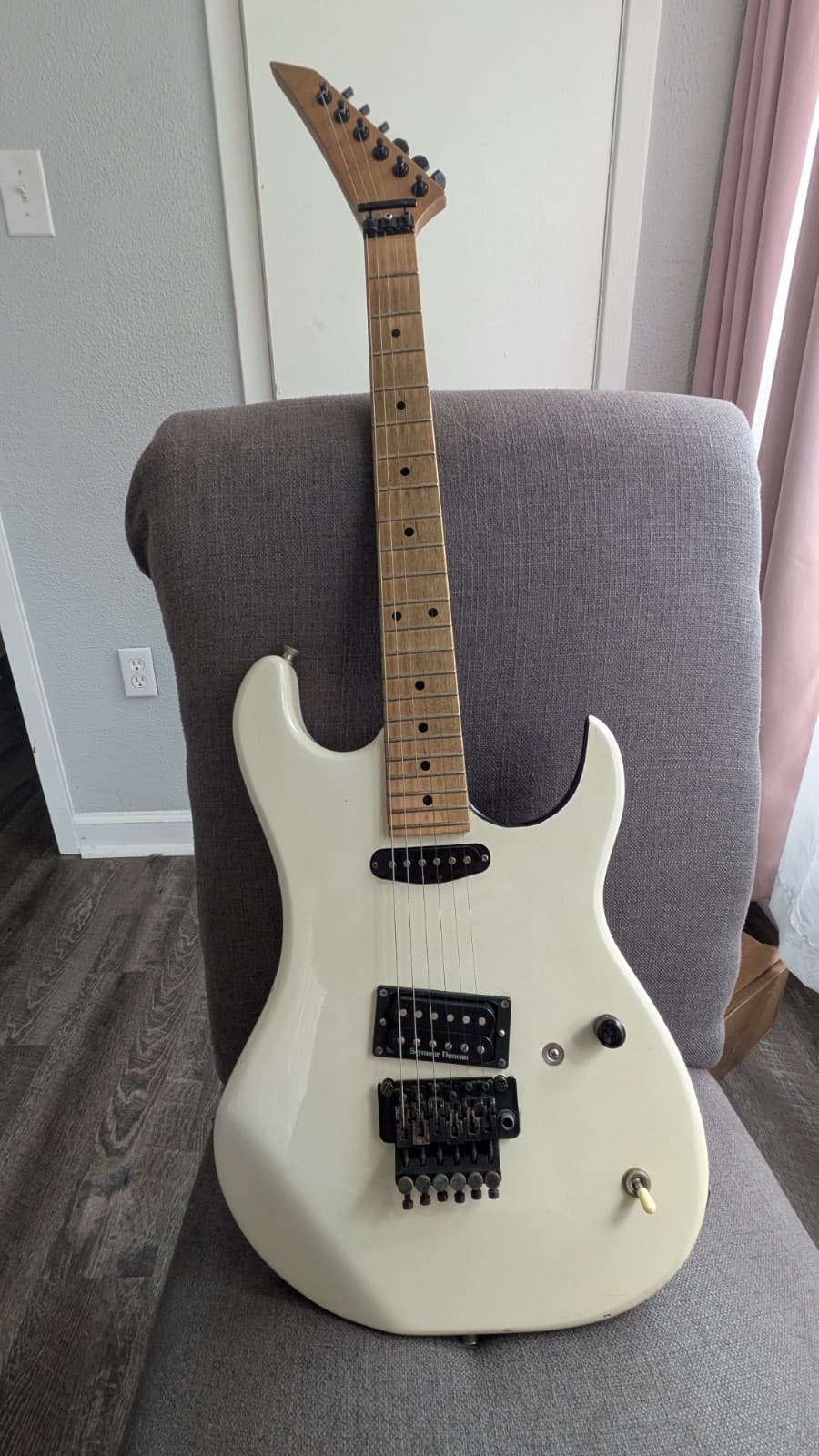 Vintage Kramer Barreta Elec Guitar White Floyd Rose Seymour Duncan Hum Maple nek