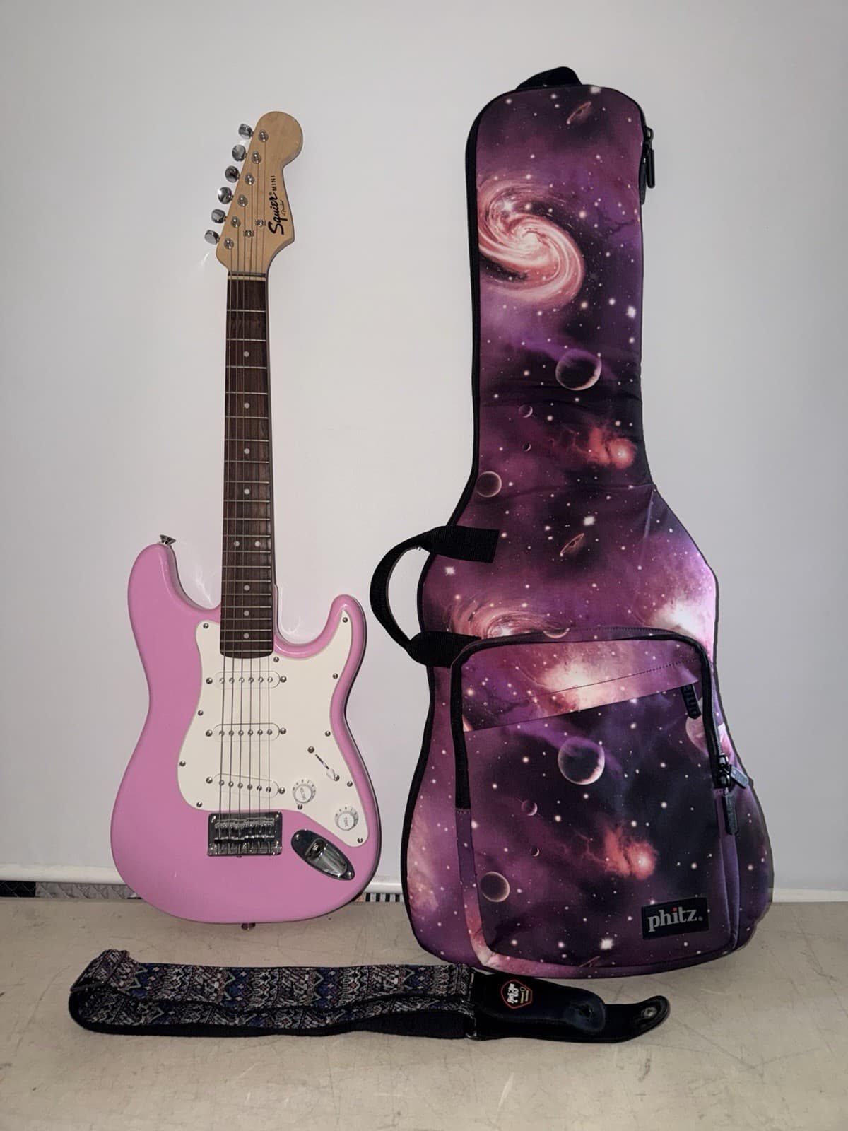 Fender Squier Mini 3/4 Size Shell Pink 6-String Electric Guitar w/ Strap & Bag