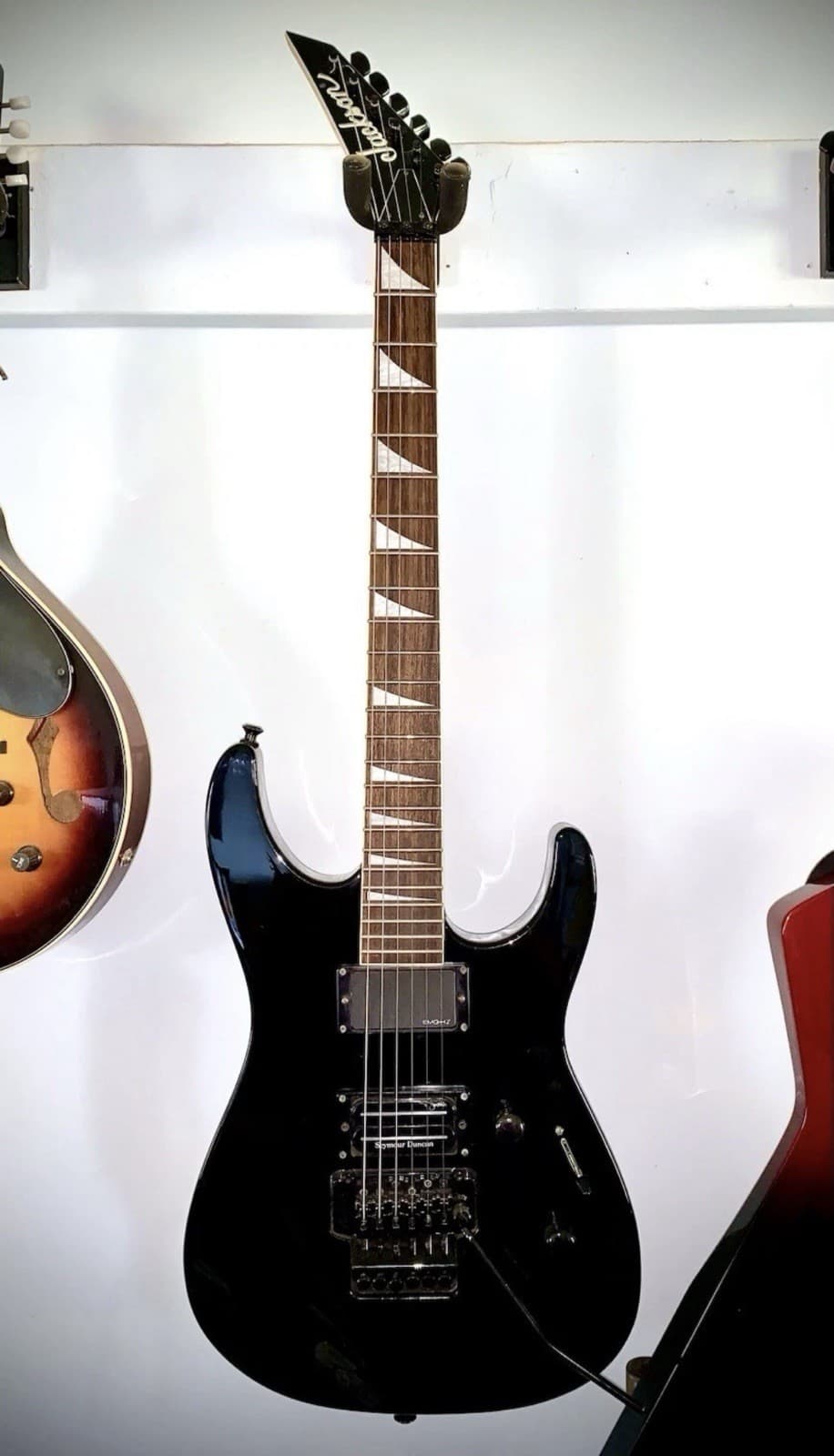 Jackson Dinky Reverse Hdstk/24-fret w/Upgraded Dimebag Dimebucker/EMG HZ Pickups