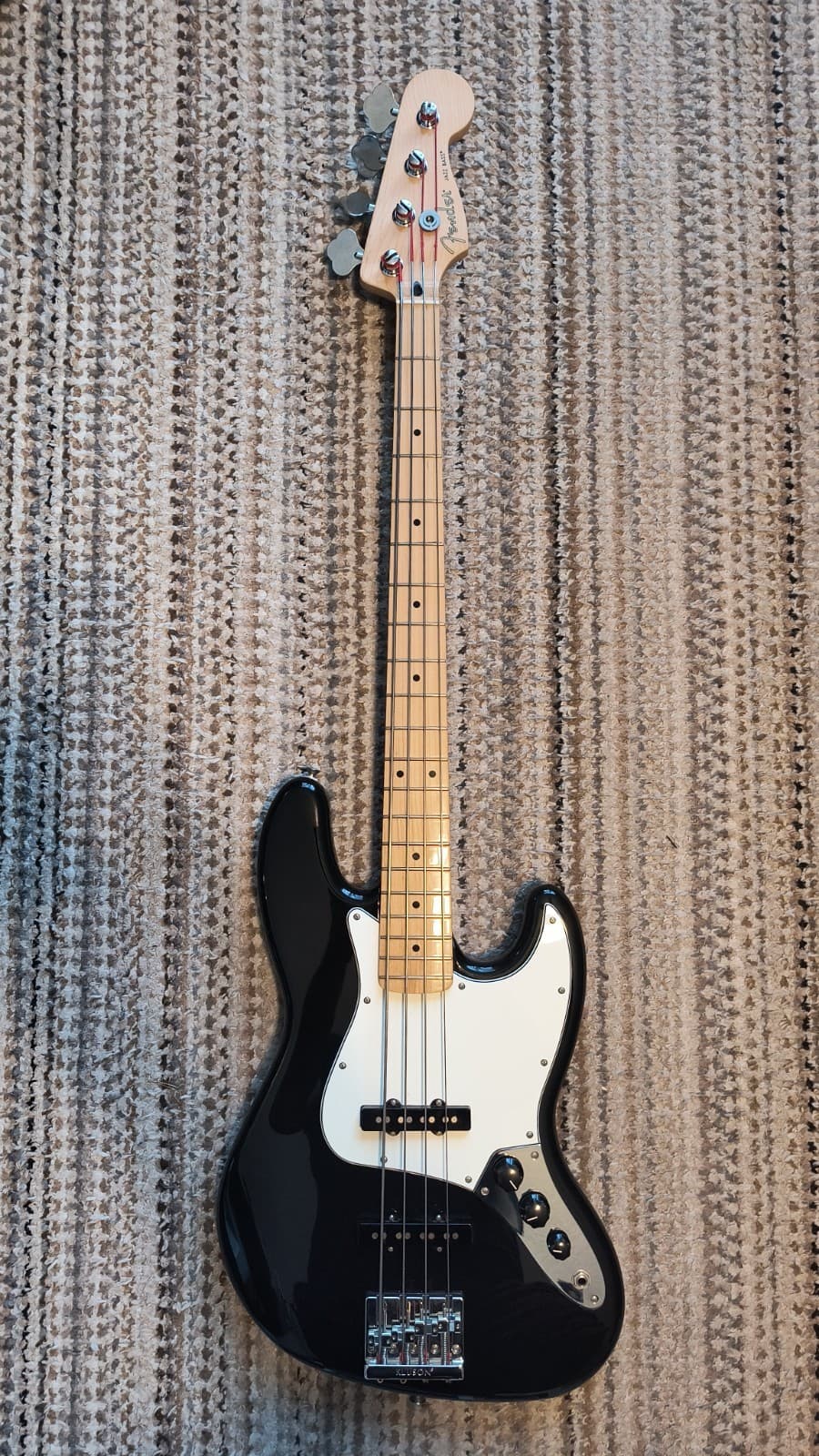 Fender Jazz Bass 2022 upgraded with Pure Vintage p-ps, Cluson bridge, Thomastic