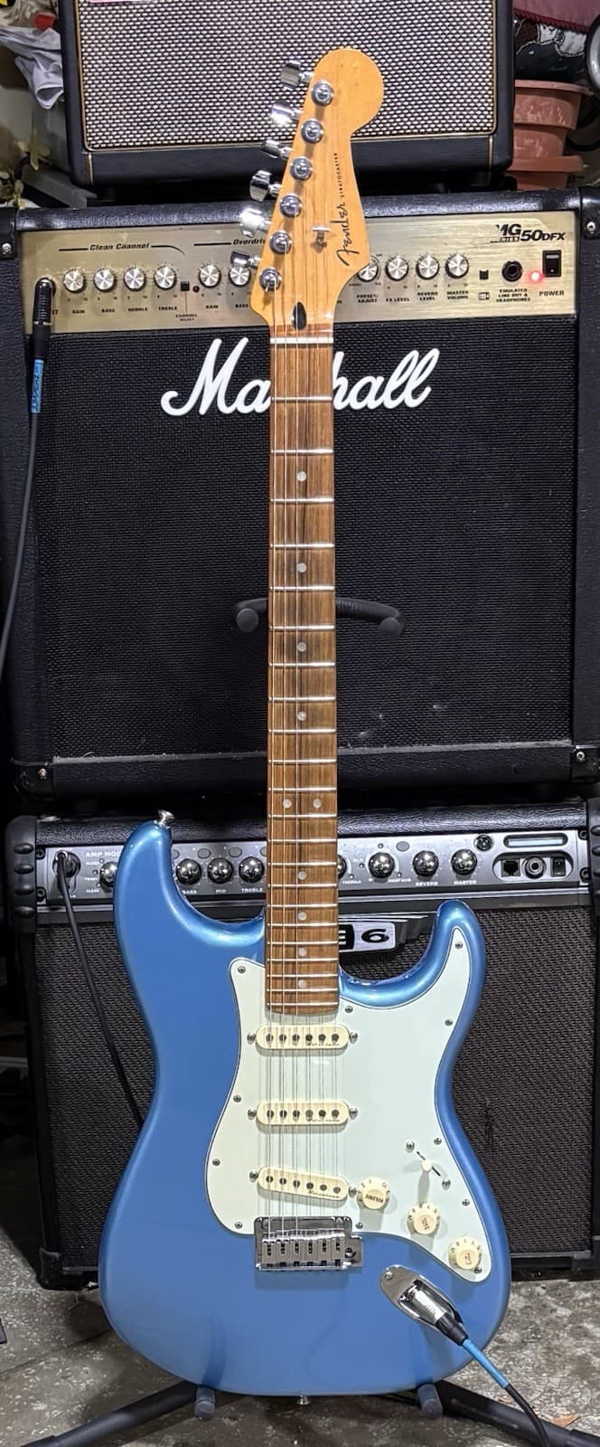 Fender Player Plus Stratocaster Opal Spark,Noiseless pickups, Locking Tuners