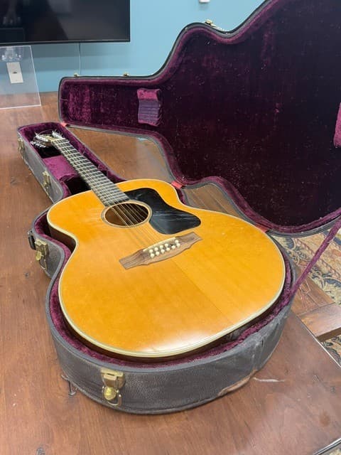 Guild F-212 XL Acoustic Guitar Natural with Hard Case
